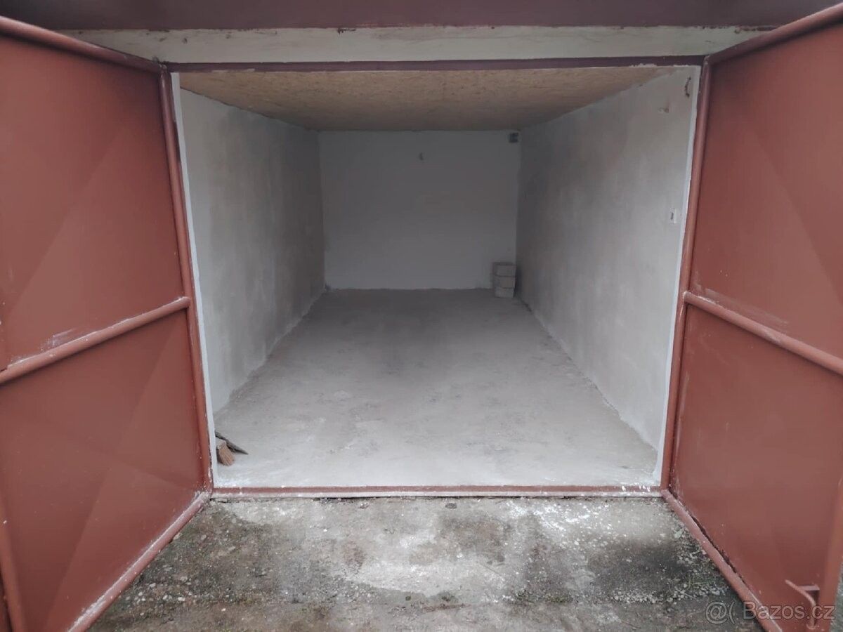 Garáže, Ostrava, 700 30