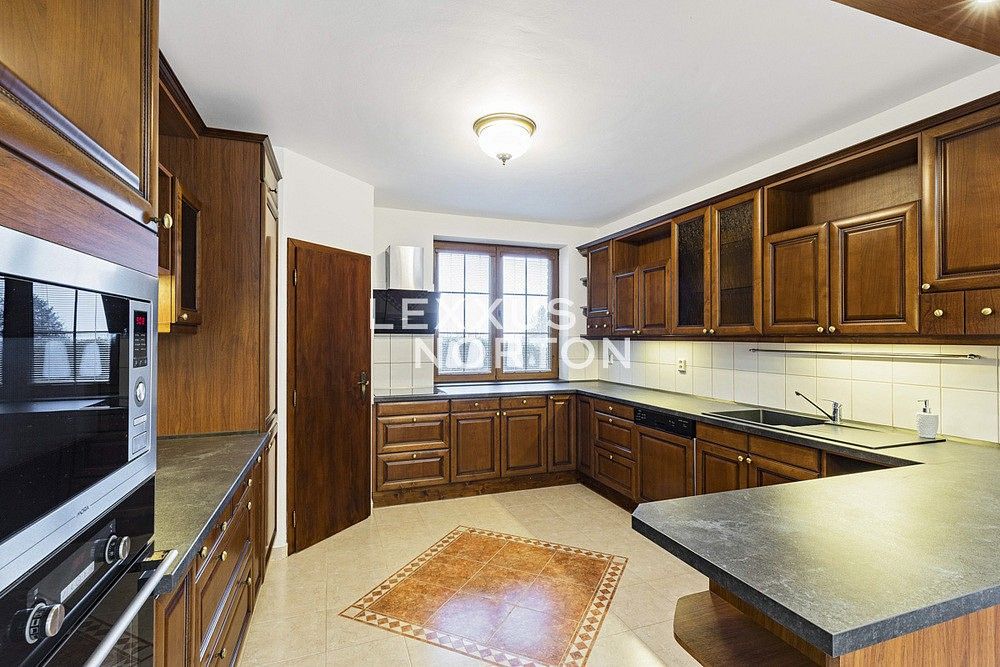 Rodinný dům · 384 m² · Praha - Nebušice, okres Praha 6, Hlavní město Praha - 4