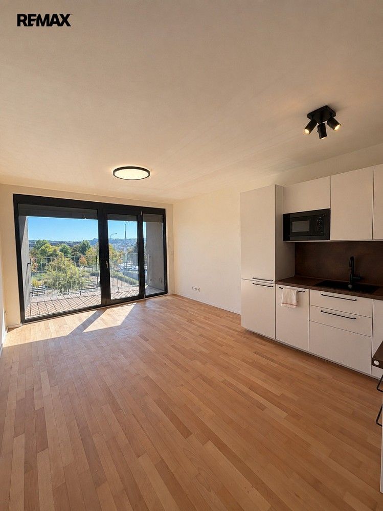 Pronájem byt 1+kk - Pražská, Praha 10 - Hostivař, 35 m² - 2