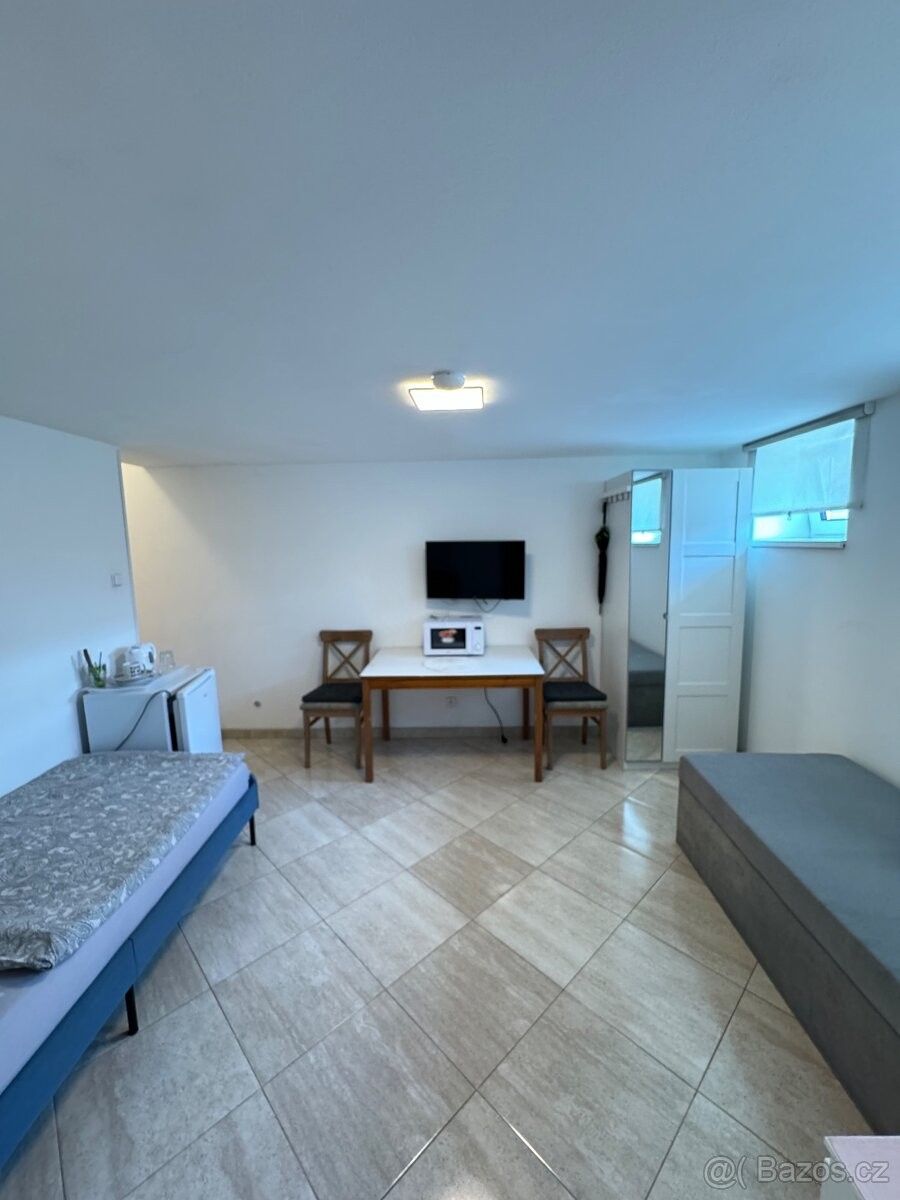 Pronájem byt - Praha, 193 00