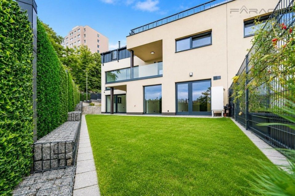 Rodinné domy, Praha 12, Praha, 304 m² - 1