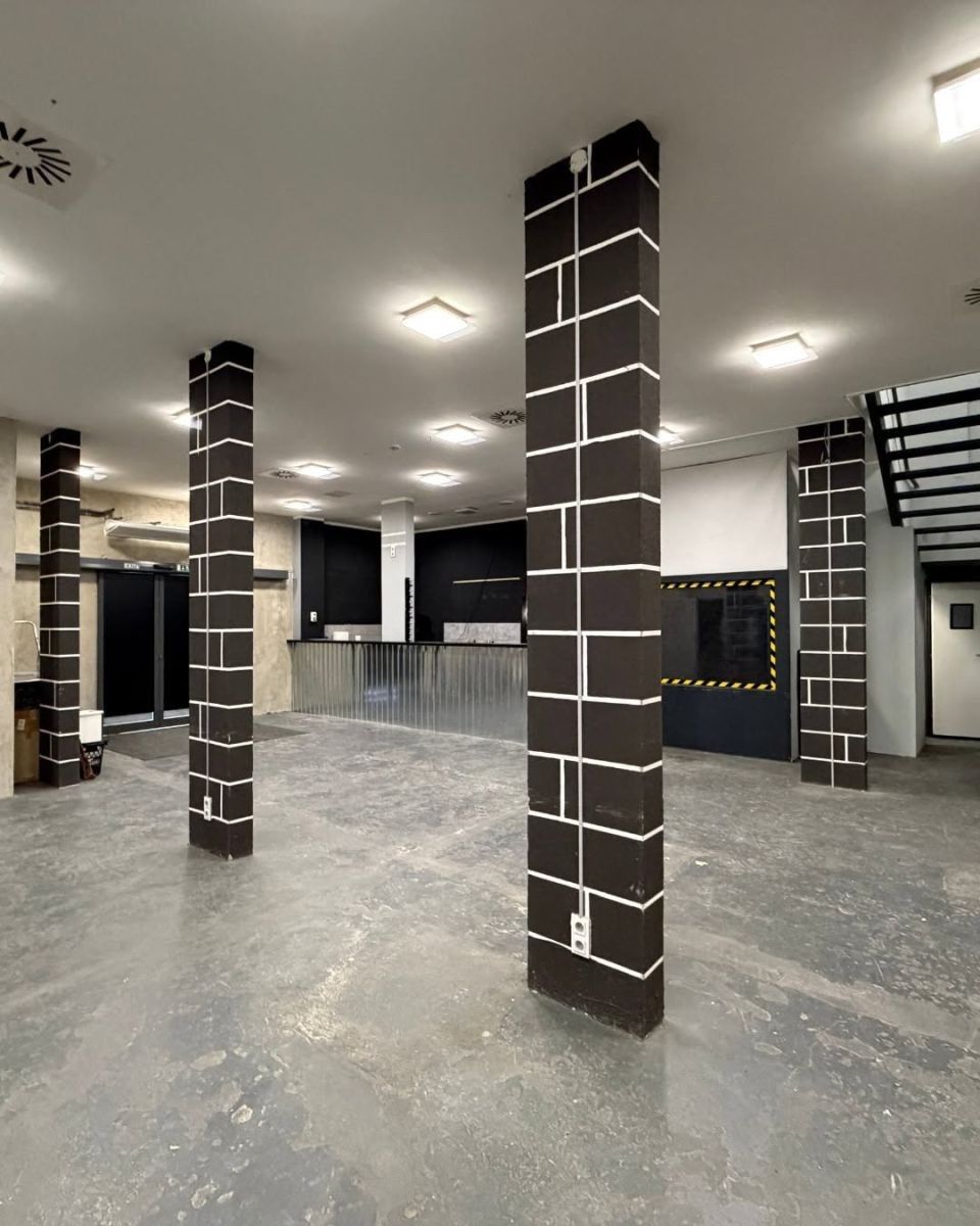 Obchodní prostory, Na Harfě, Praha - Vysočany, 1 000 m²