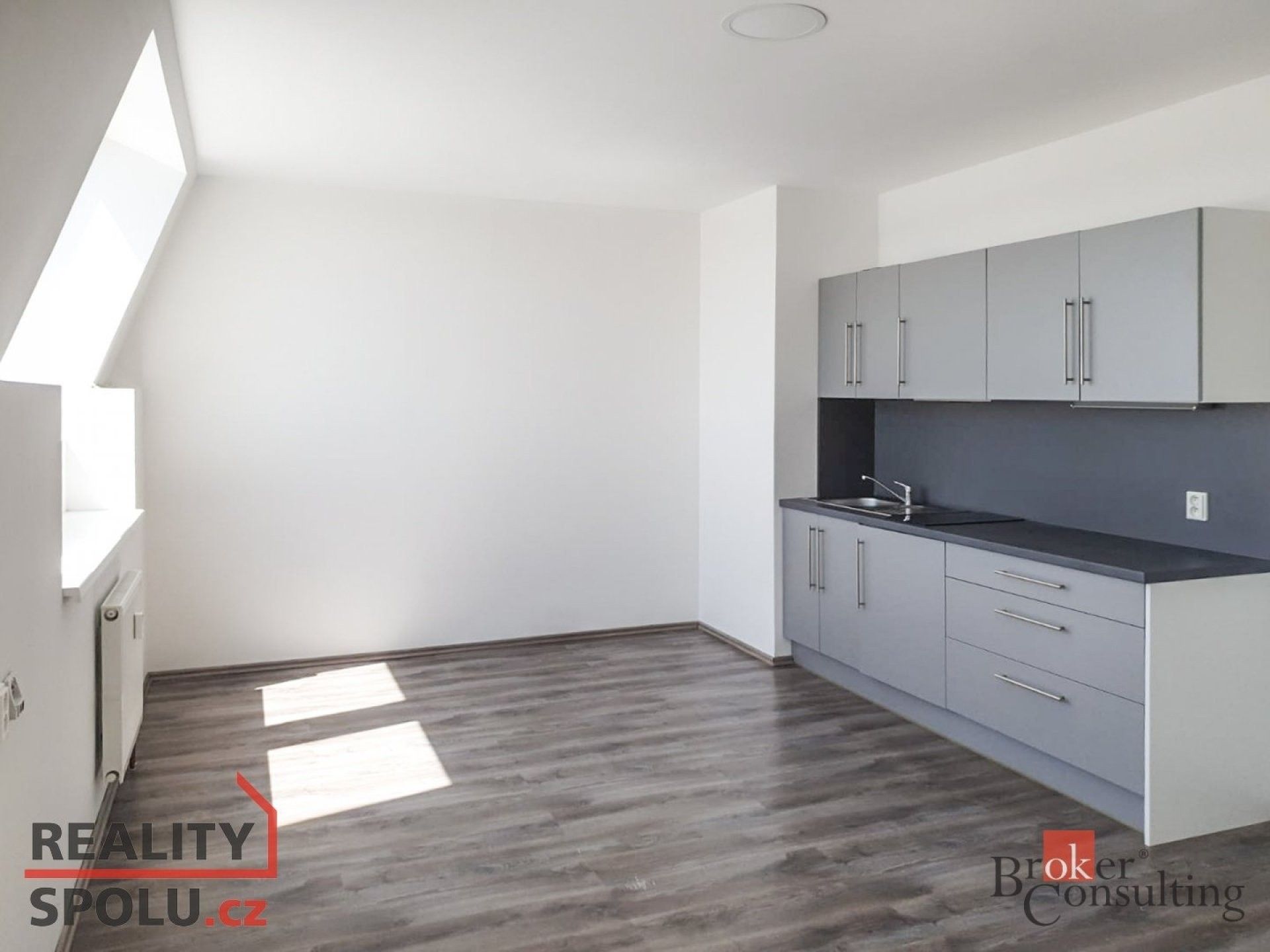 Pronájem byt 1+kk - Sídliště, Žebrák, 35 m²