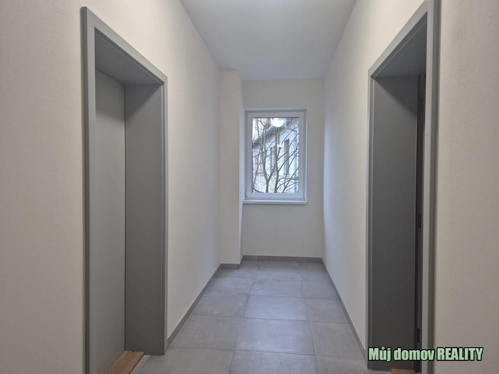 Byt 2+kk · 39 m² · V Pitkovičkách, Praha - 3