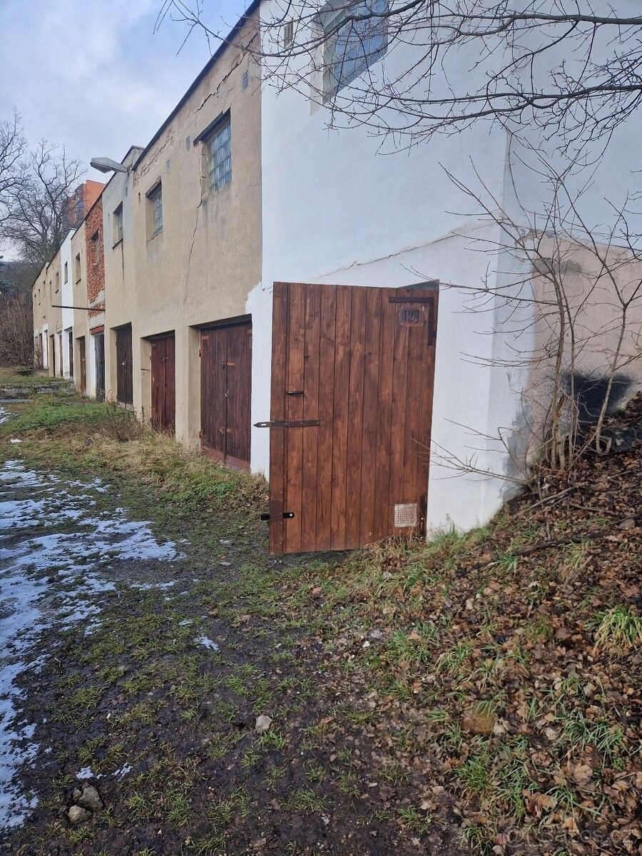 Garáže, Krupka, 417 42