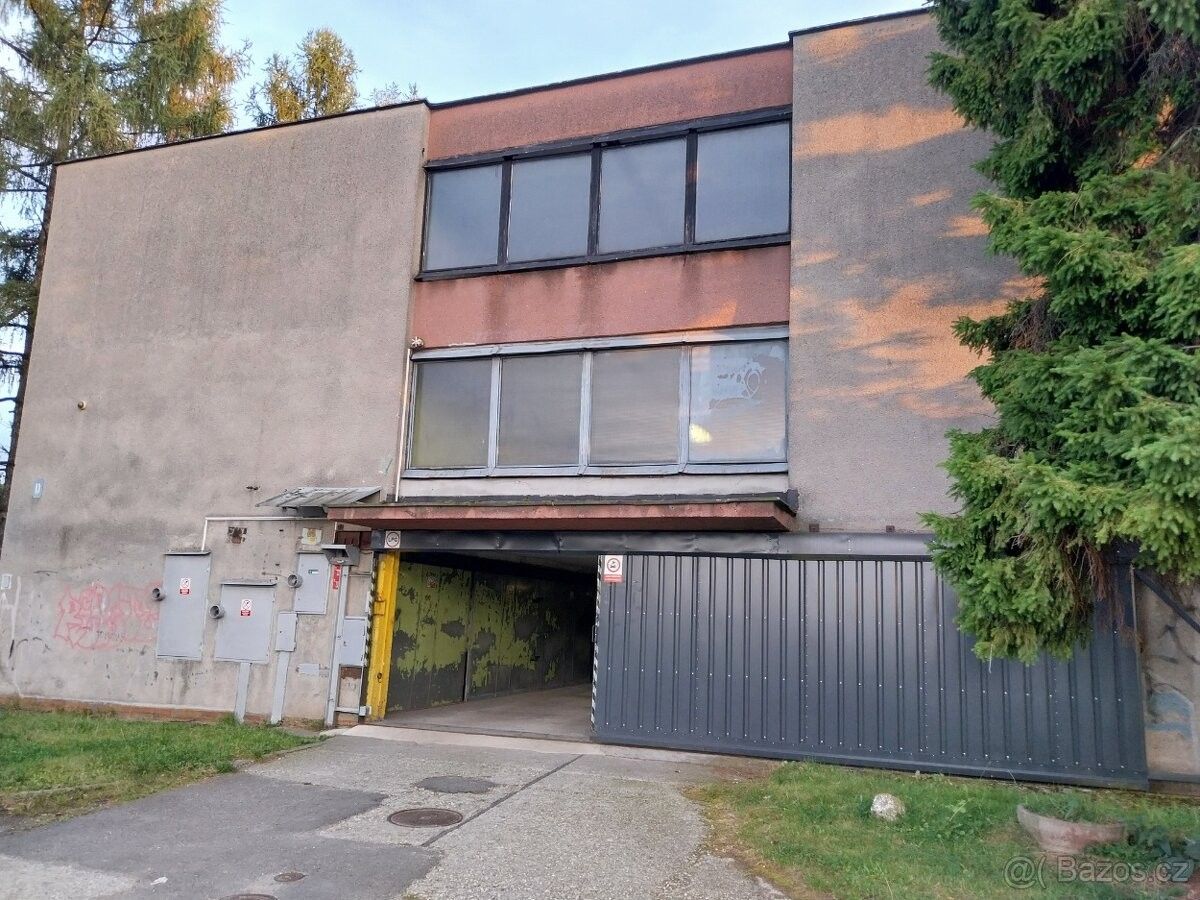 Garáže, Ostrava, 700 30
