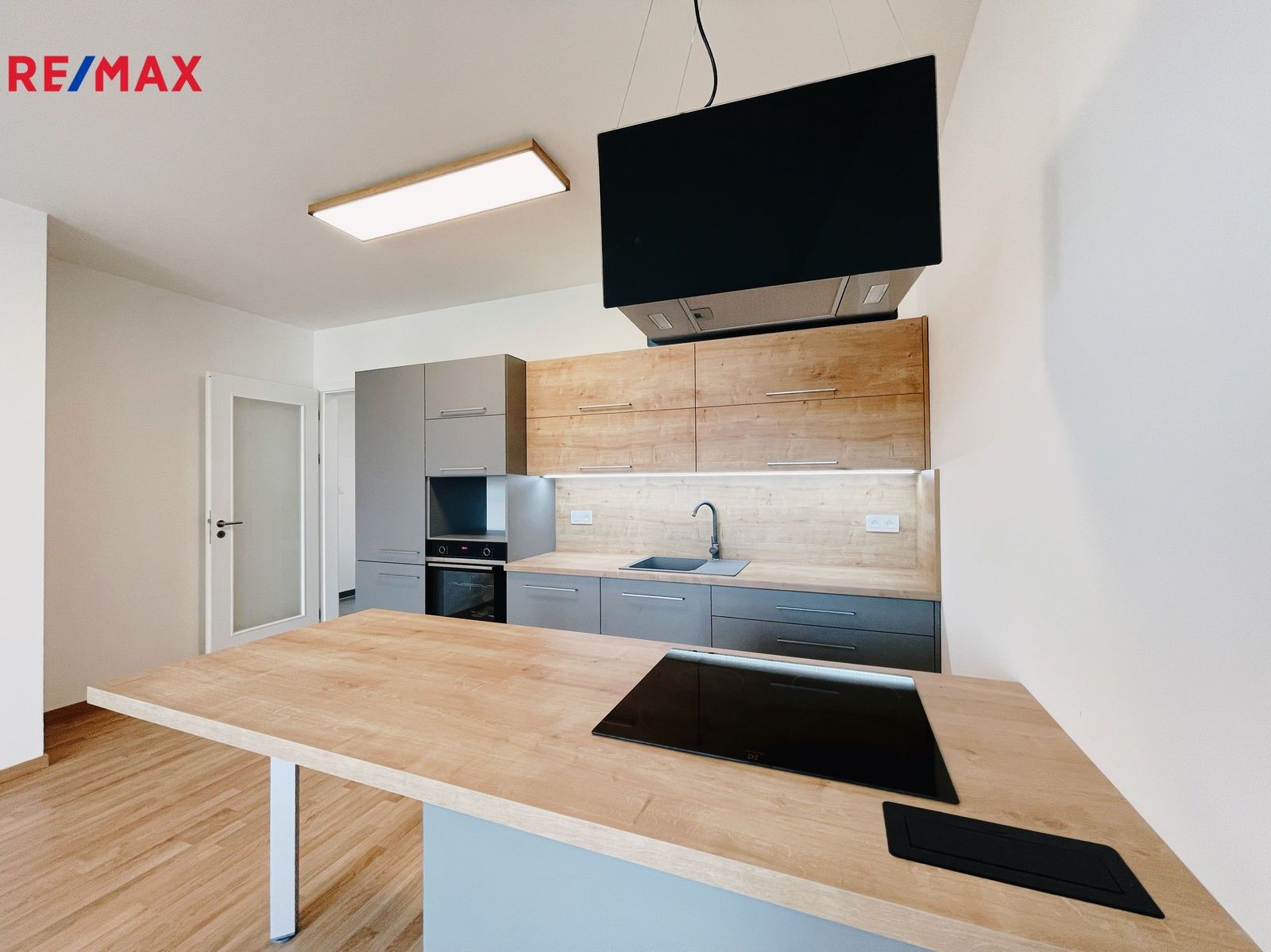 Pronájem byt 2+kk - Drnovská, Praha, 55 m²