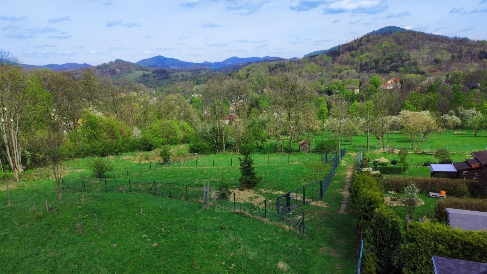 Zahrady, Kamenický Šenov, 640 m²