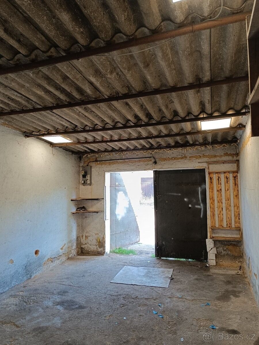 Garáže, Plzeň, 301 00 - 1