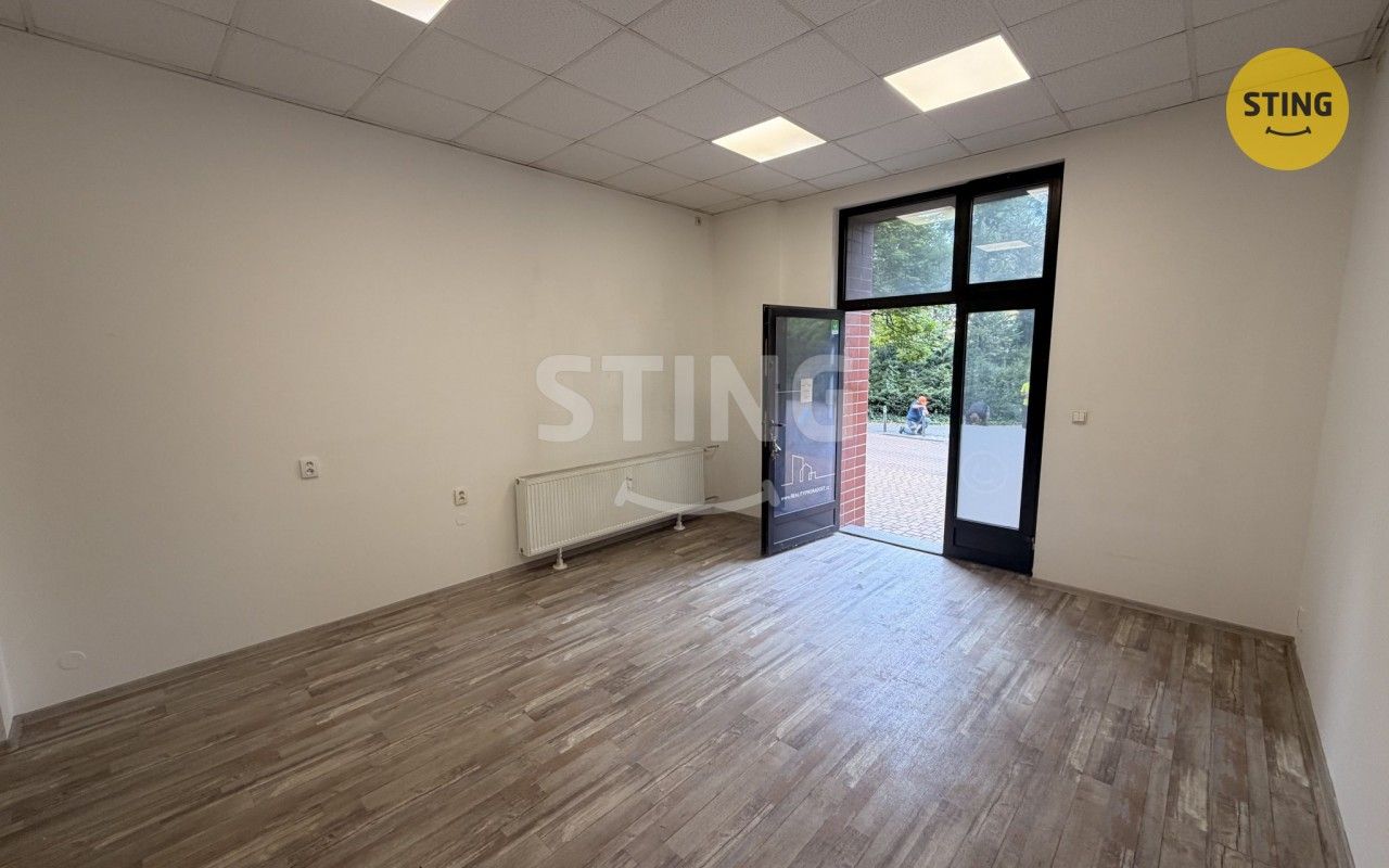Obchodní prostory, nám. Míru, Třinec, 26 m² - 2
