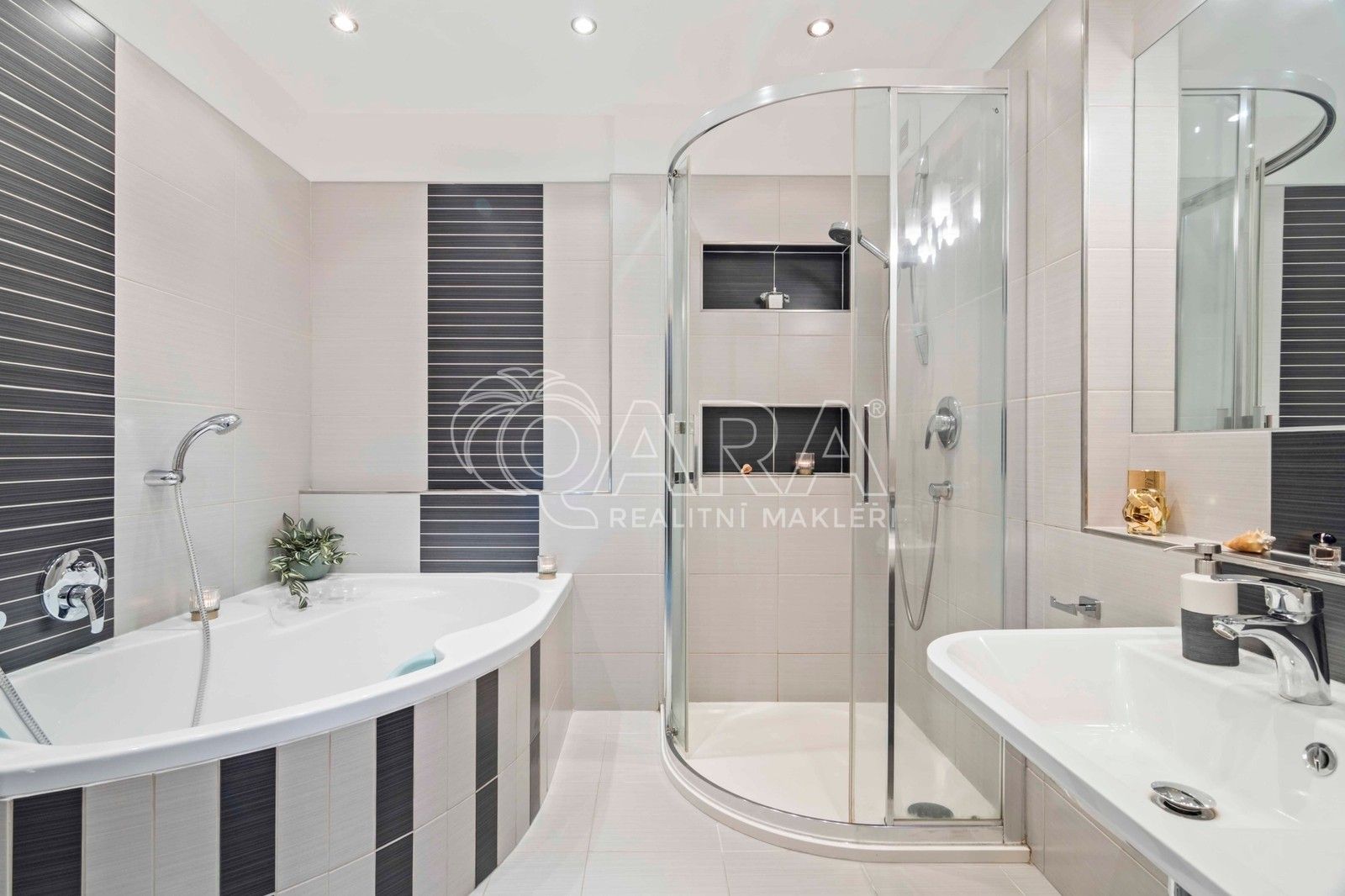 Prodej byt 5+kk - Španielova, Praha, 99 m²