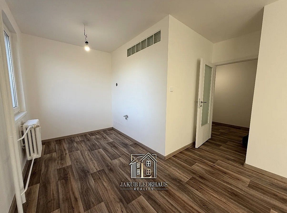 Byt 2+kk · 44 m² · Praha - Kamýk, okres Praha 12, Hlavní město Praha - 3