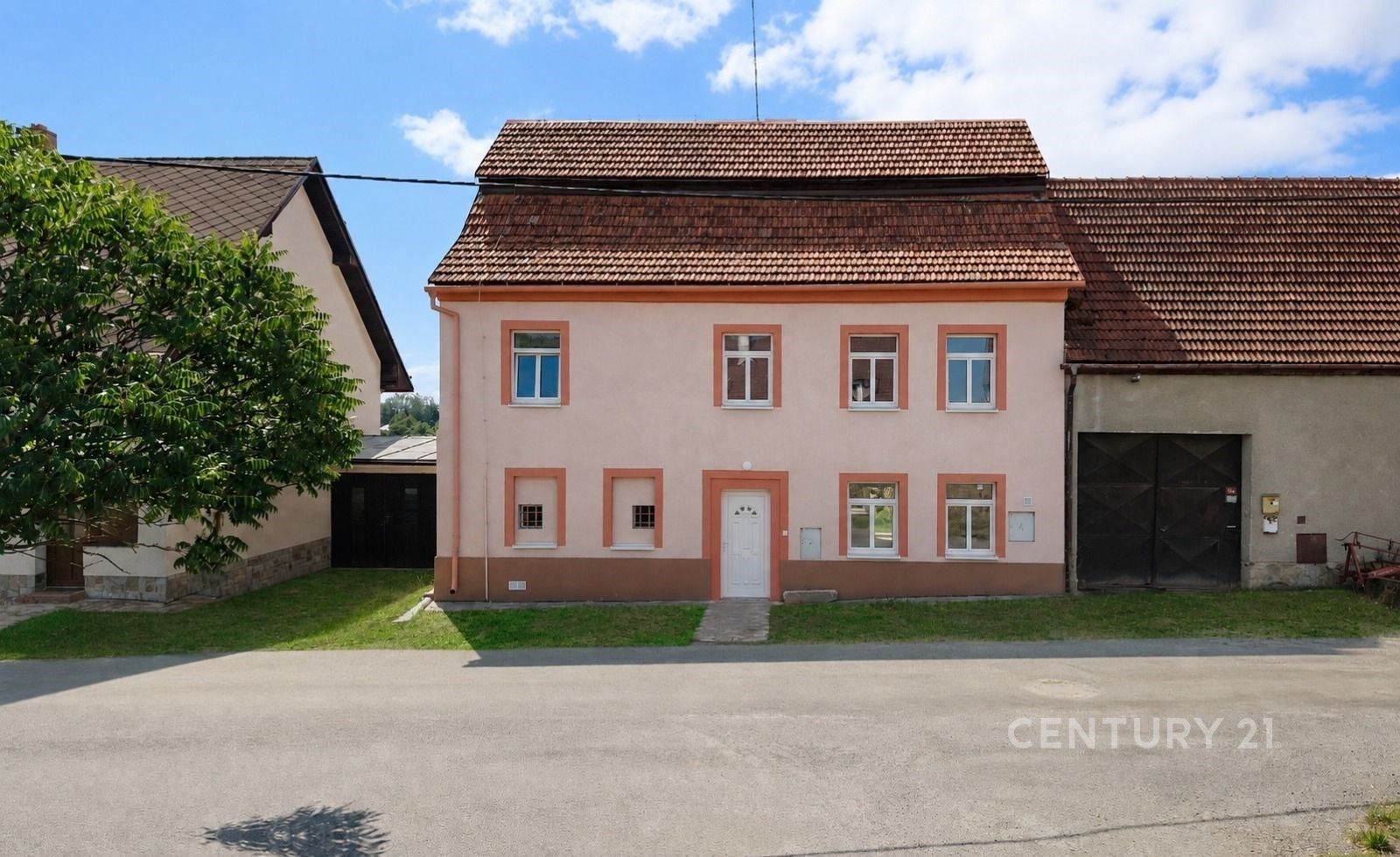 Prodej rodinný dům - Bobrová, 149 m² - 1