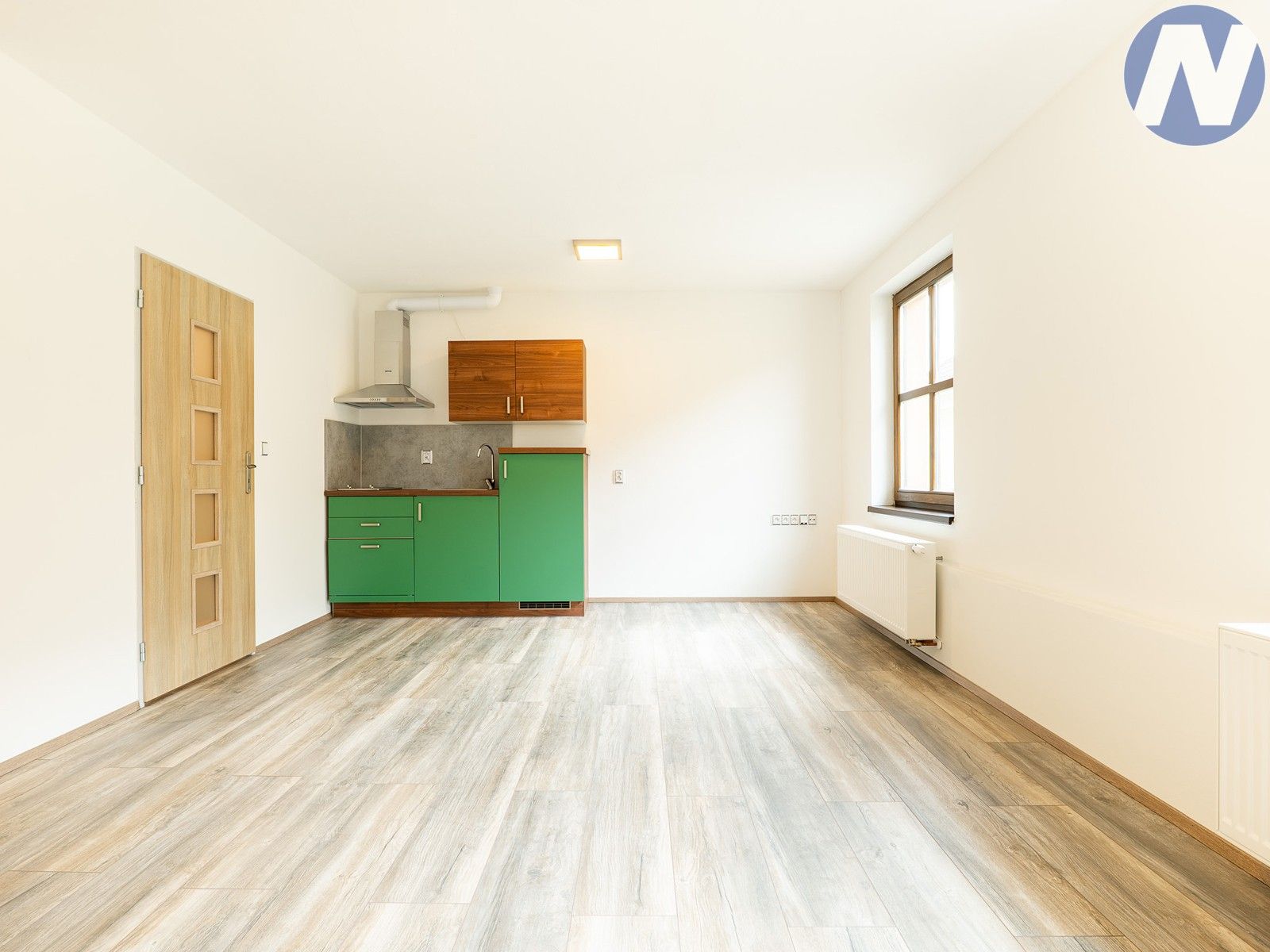 Pronájem byt 1+kk - Komenského, Husinec, 35 m²