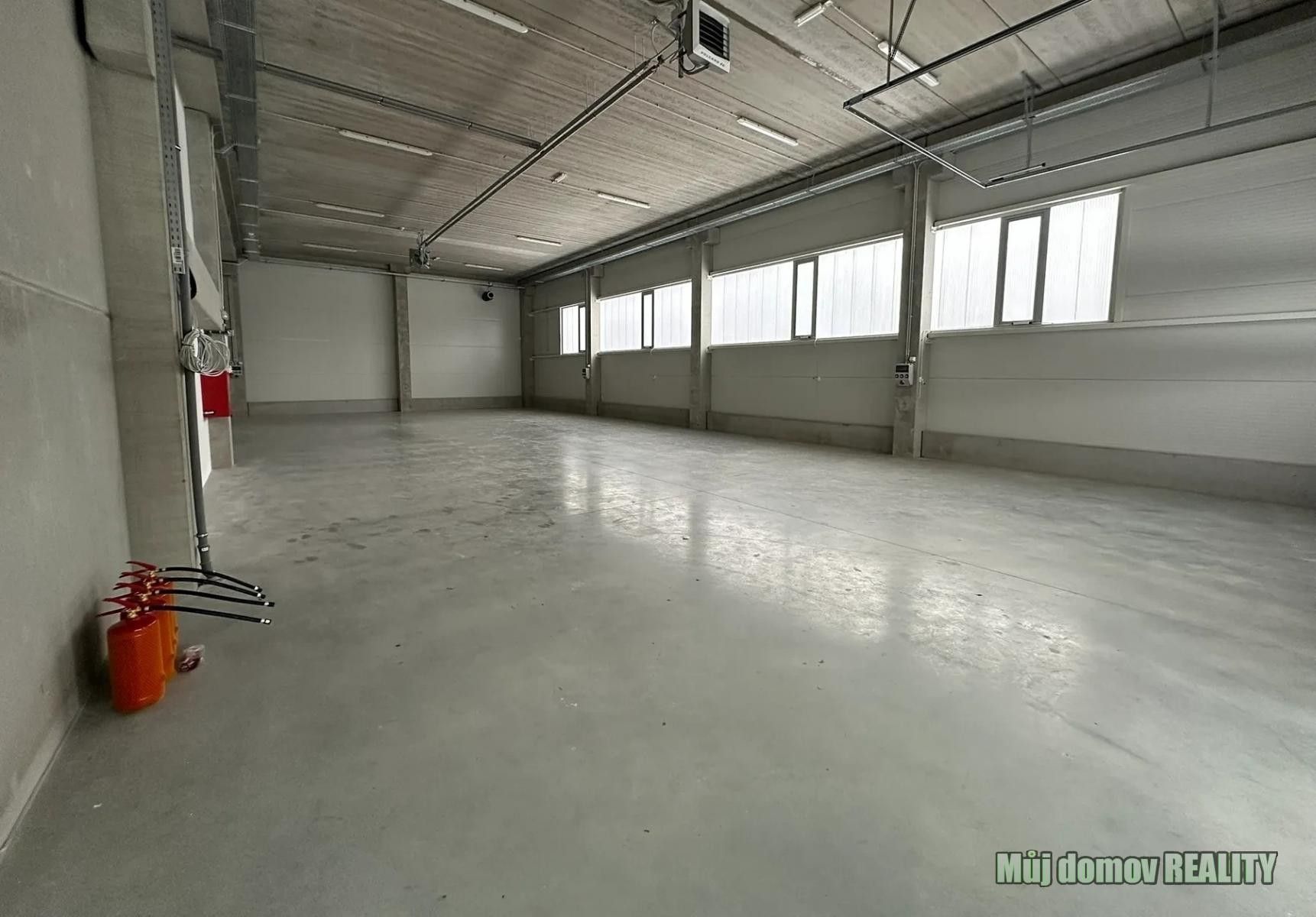 Pronájem výrobní prostory - K pérovně, Praha, 1 100 m²