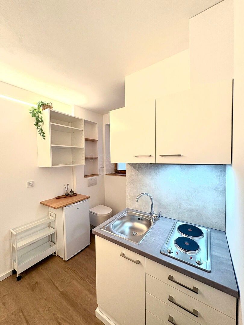 Pronájem byt 1+kk - Kodaňská, Praha, 10 m² - 2
