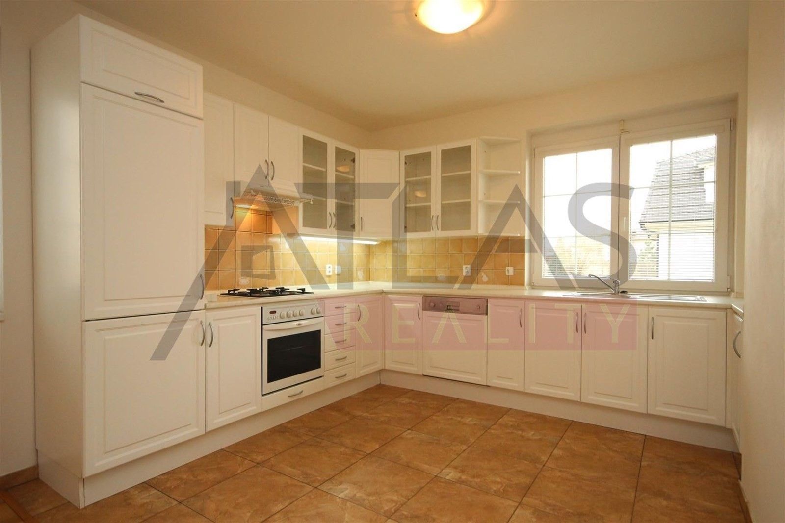 Pronájem rodinný dům - Pod Valem II., Průhonice, 300 m²