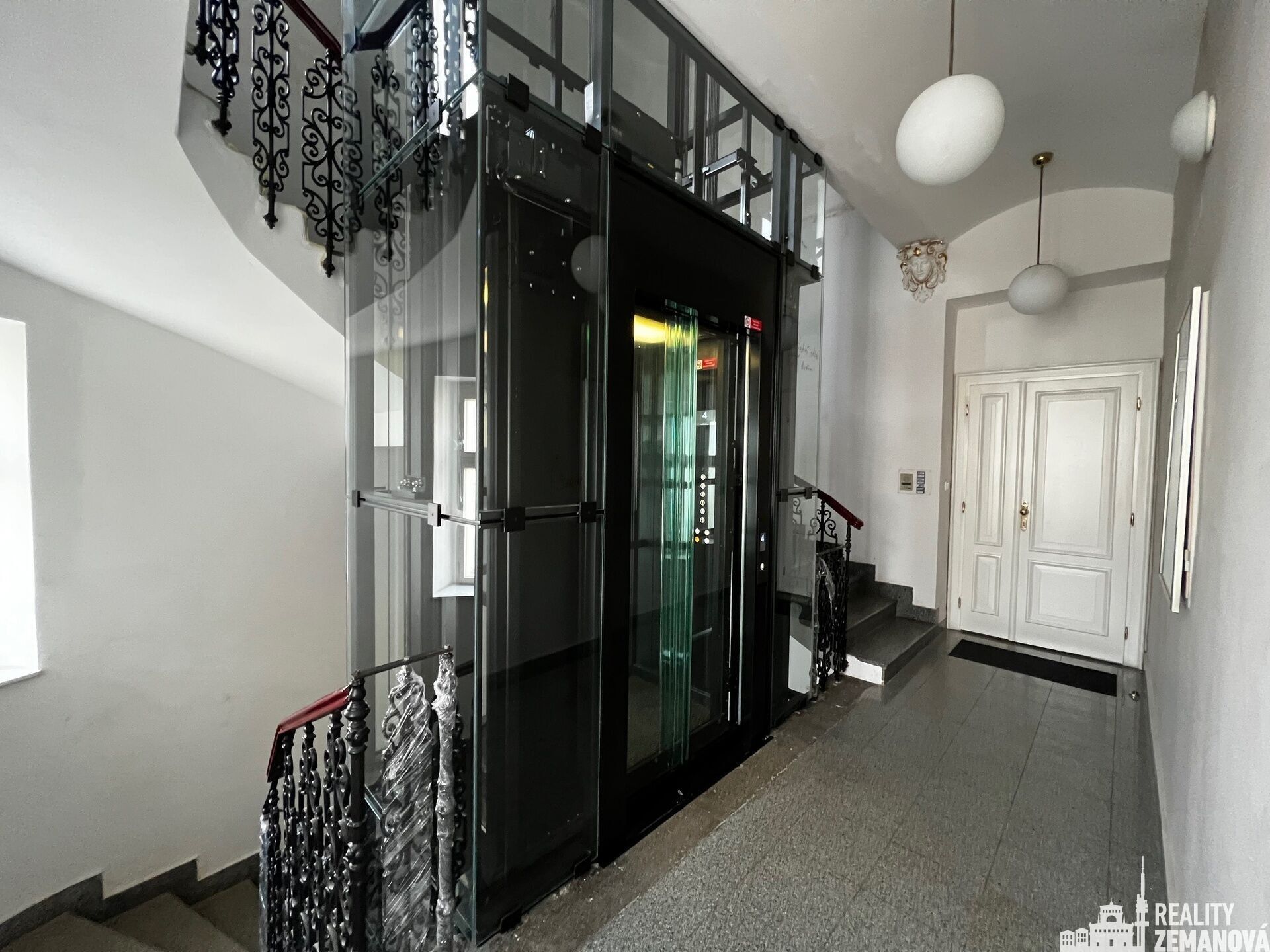 Pronájem kancelář - Rumunská, Praha, 22 m²