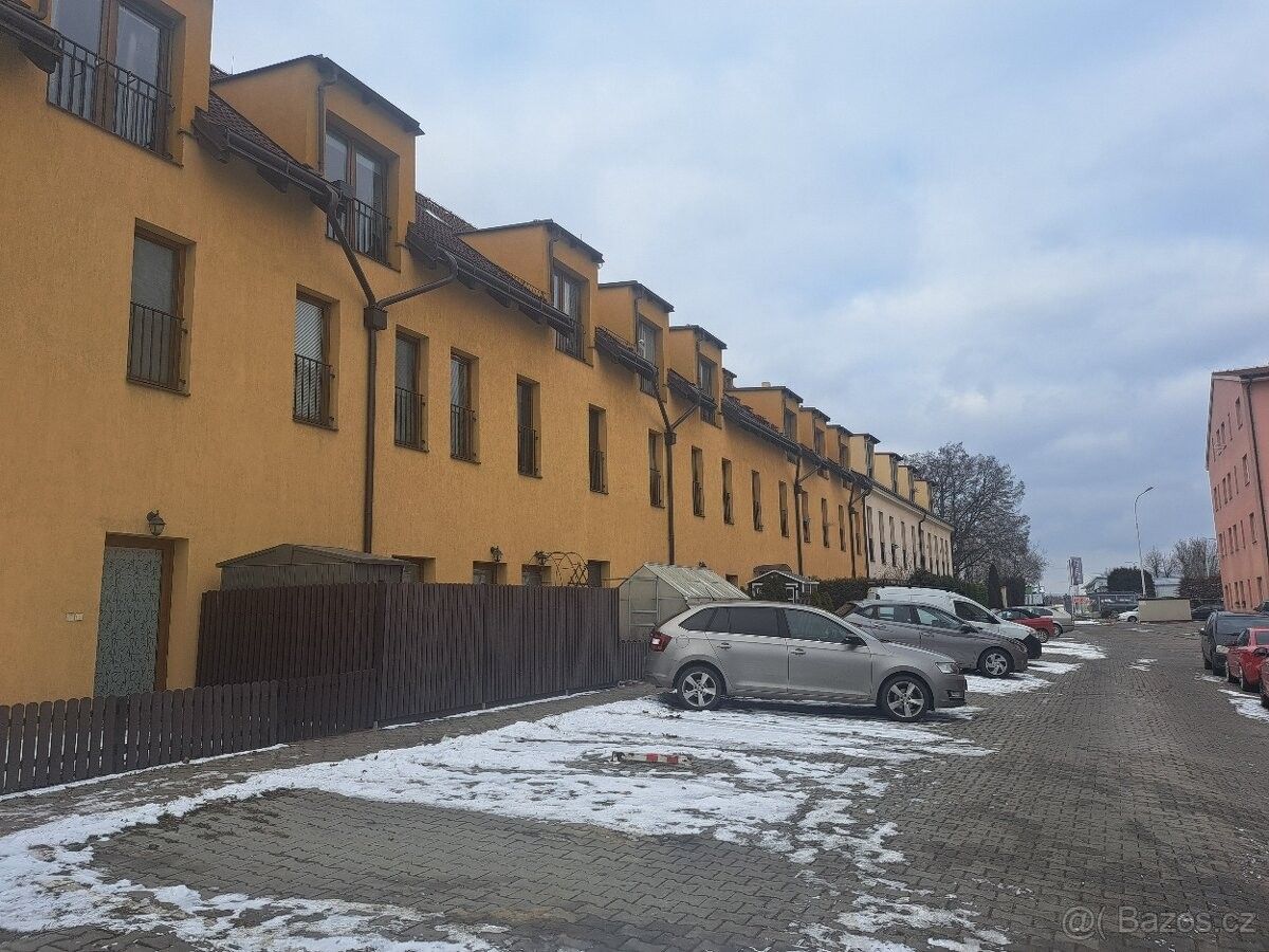 Byty, Šestajovice, 250 92