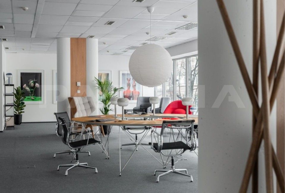 Pronájem kancelář - Thámova, Praha, 728 m²