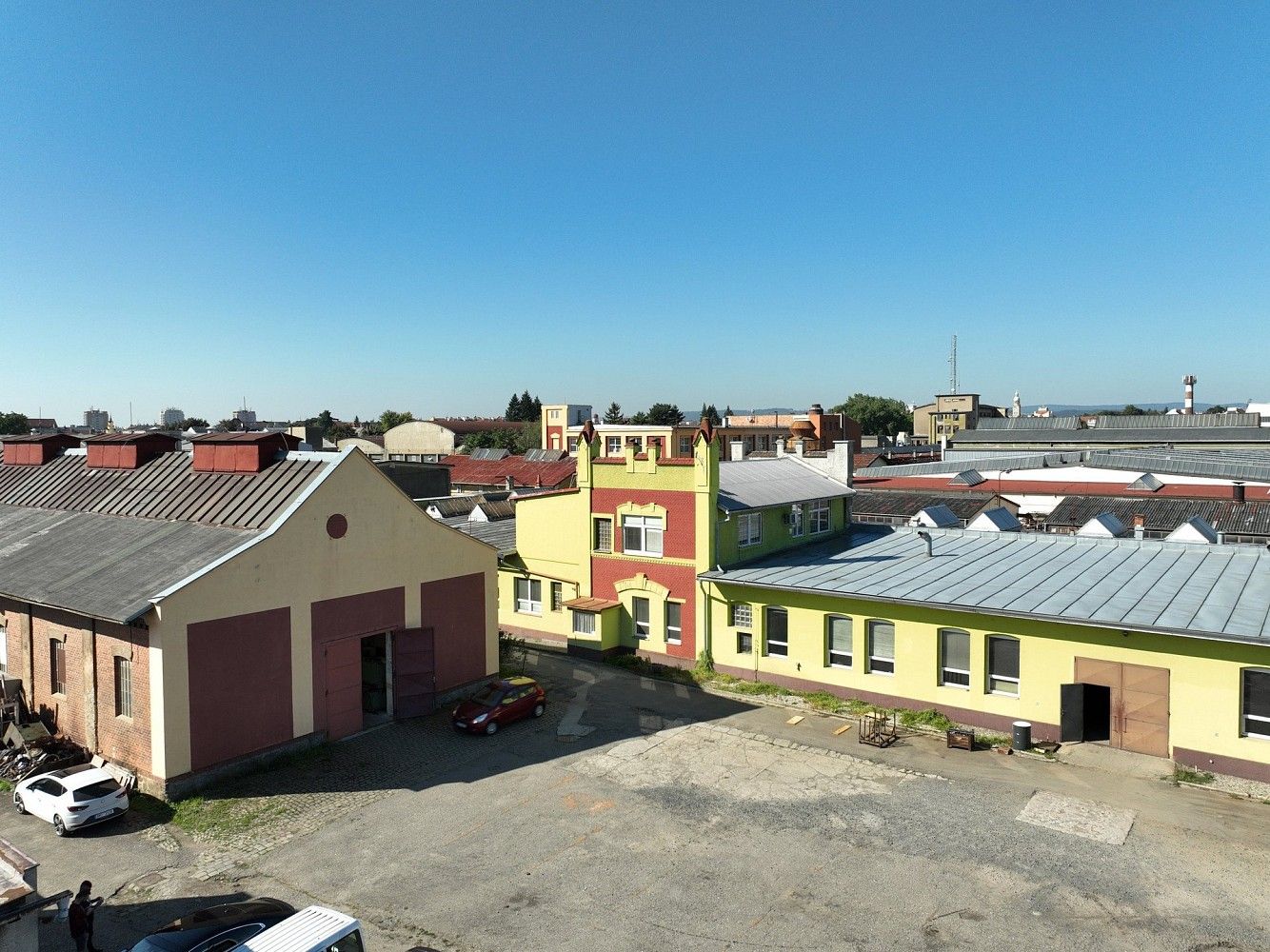 Výrobní prostory, 3 555 m²