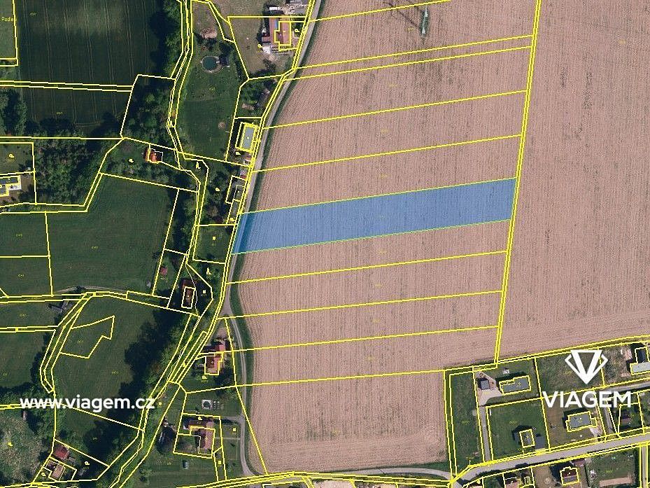 Zemědělský pozemek, 1 213 m²