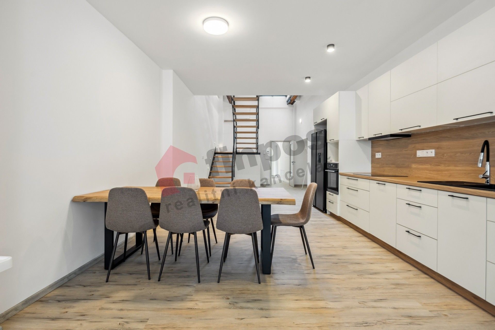 3+kk, Masarykovo náměstí, Benešov, 121 m²