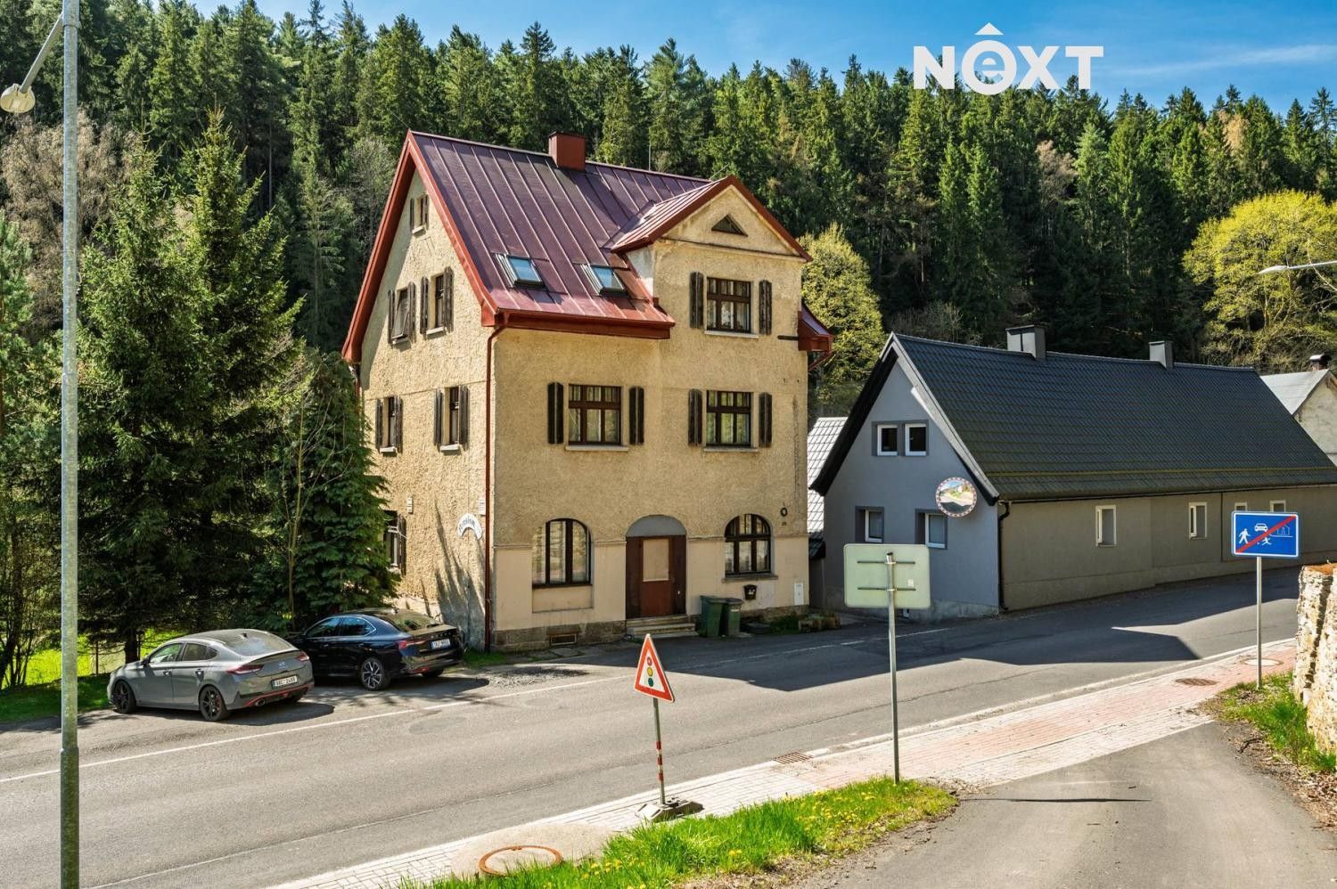 Rodinné domy, Podhradí, 258 m² - 1