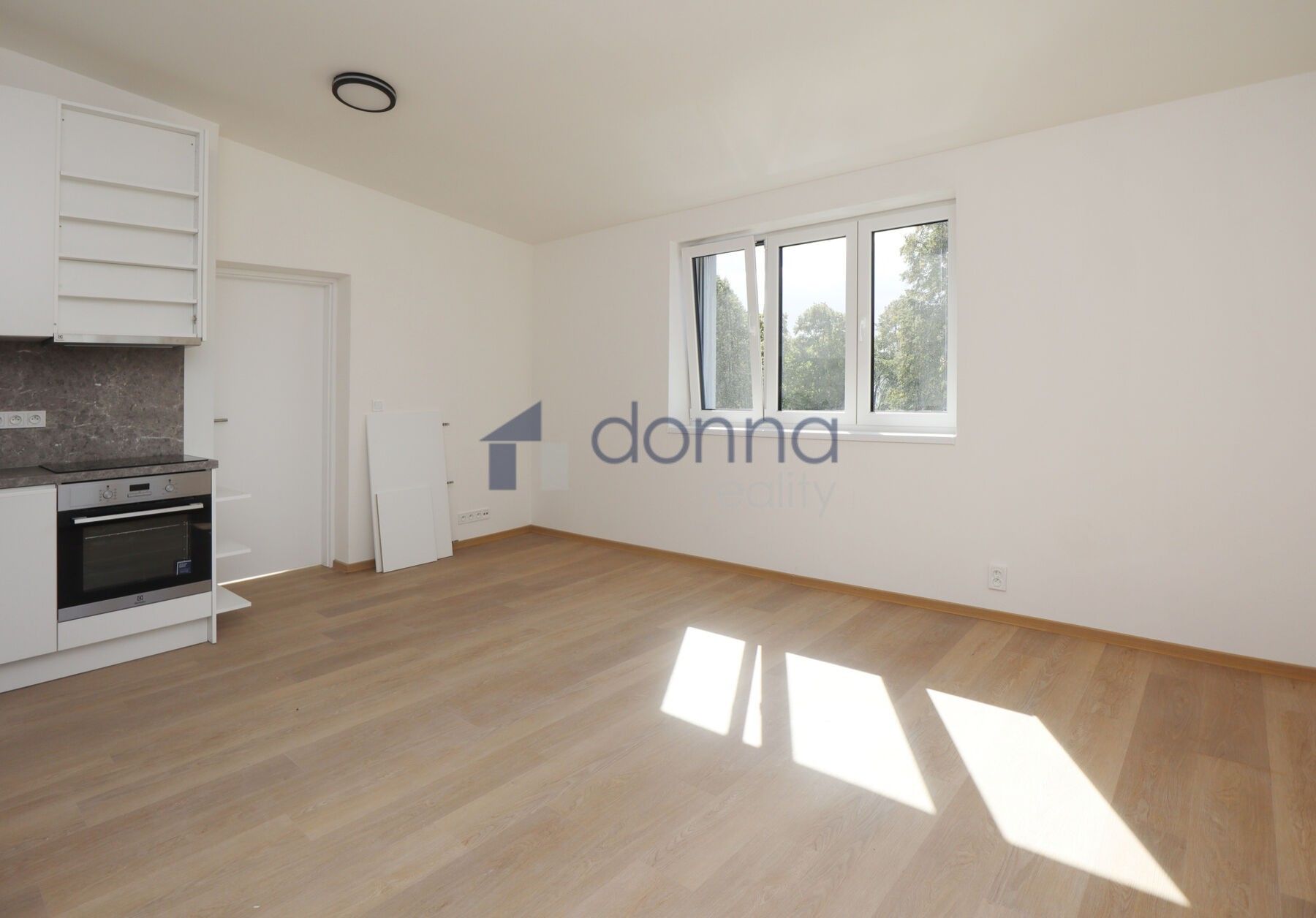 Pronájem byt 2+kk - K lipám, Praha Střížkov, 45 m² - 2