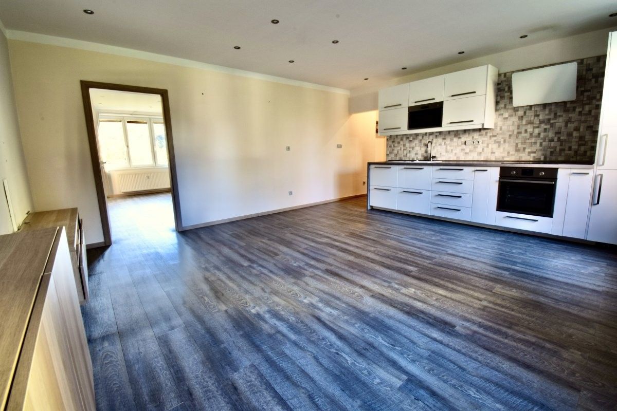 Pronájem byt 2+kk - Gen. Sochora, Ostrava, 58 m²