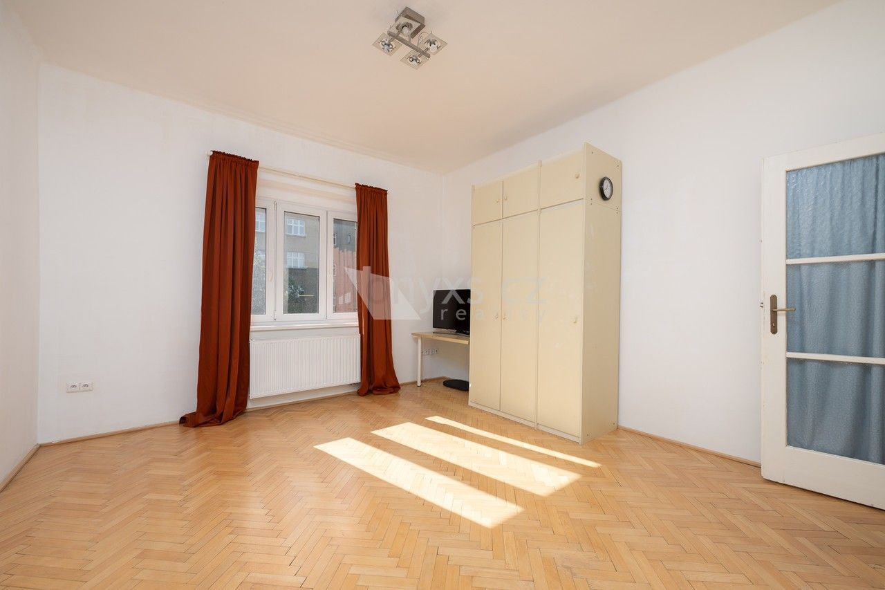 Byt 2+1 · 48 m² · U družstev, Praha - 3