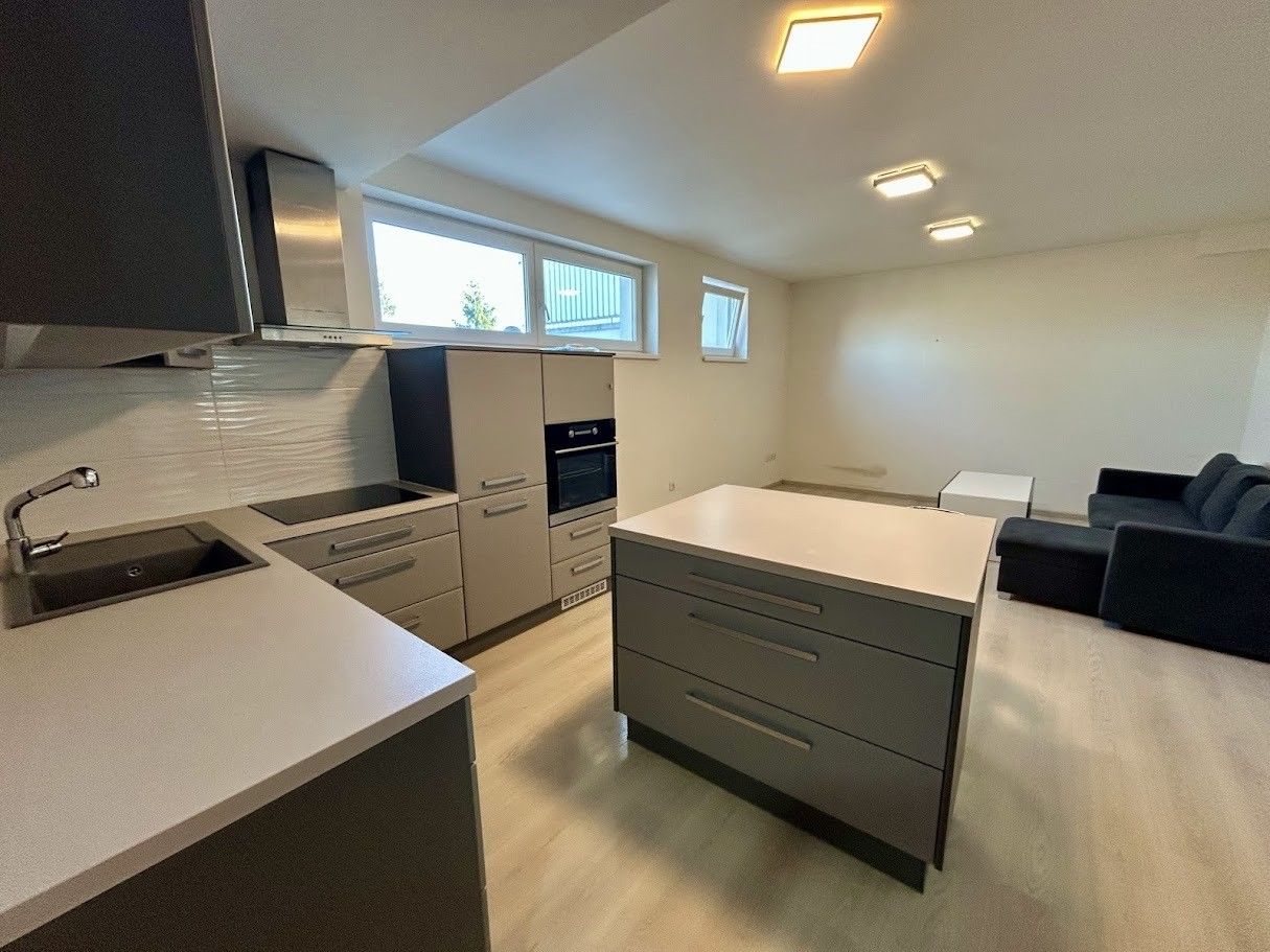 Prodej byt 2+kk - Choceradská, Svojetice, 50 m²