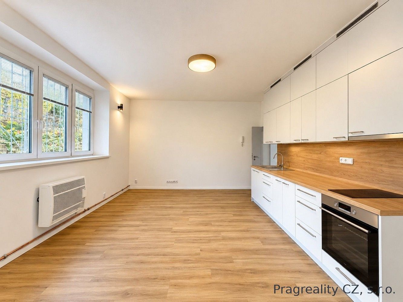 2+kk, Ve struhách, Praha 6 - Bubeneč, 45 m² - 2