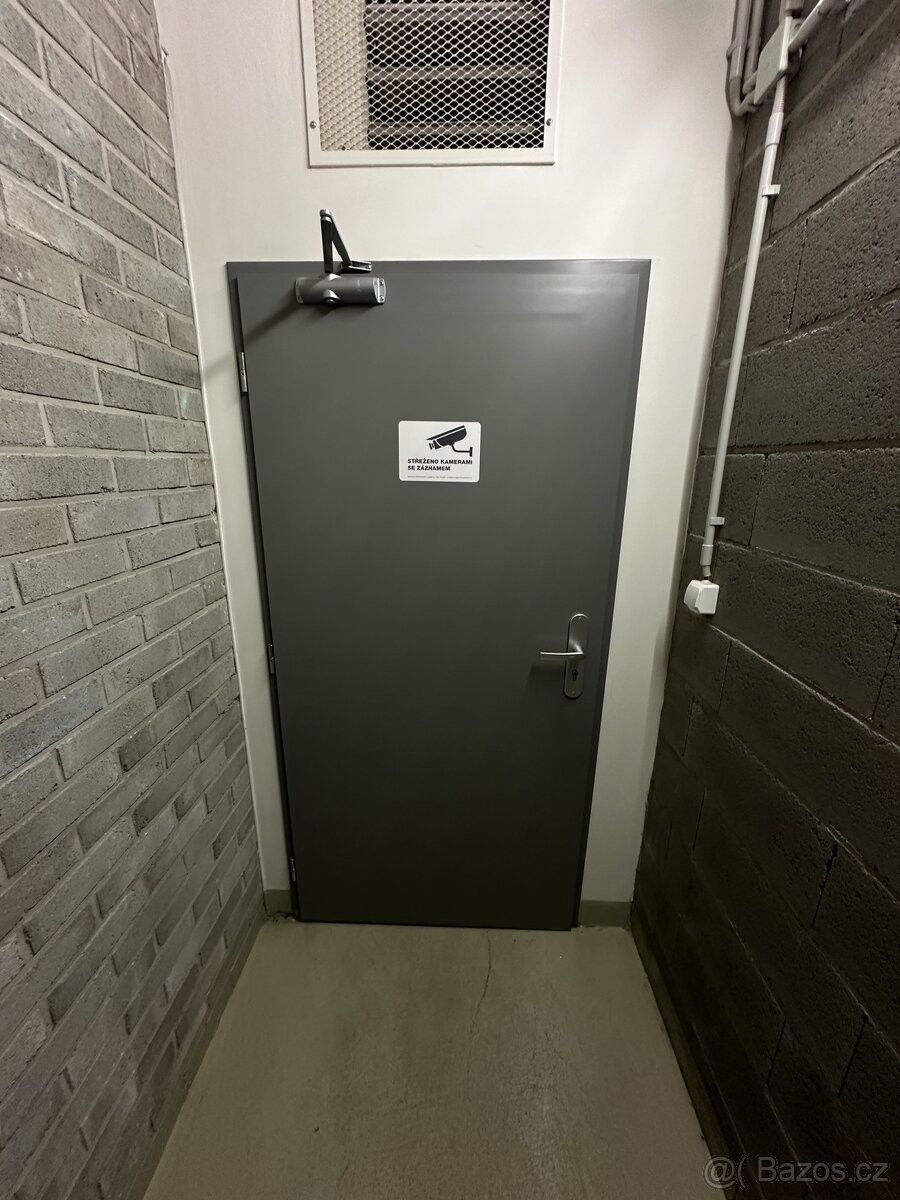 Sklady, Praha, 190 00