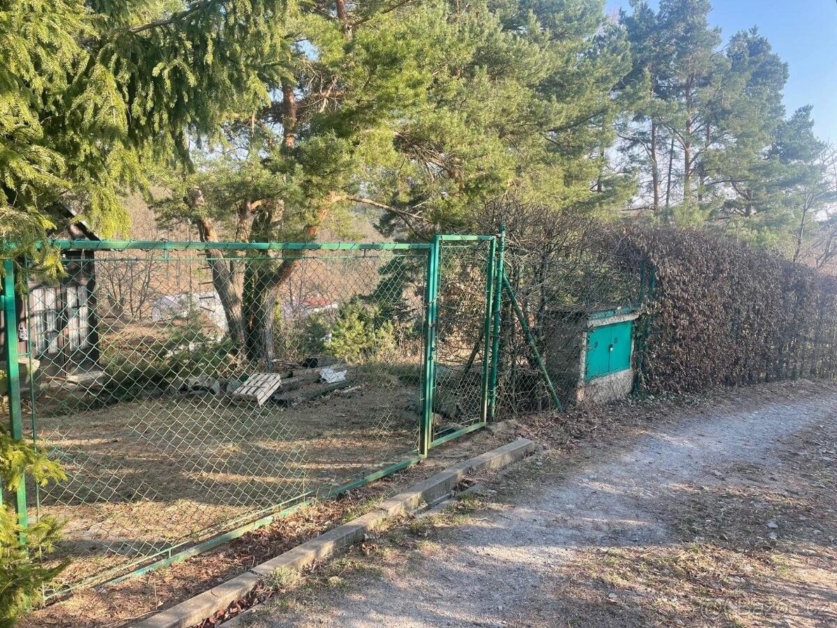 Zahrady, Lelekovice, 664 31, 900 m²