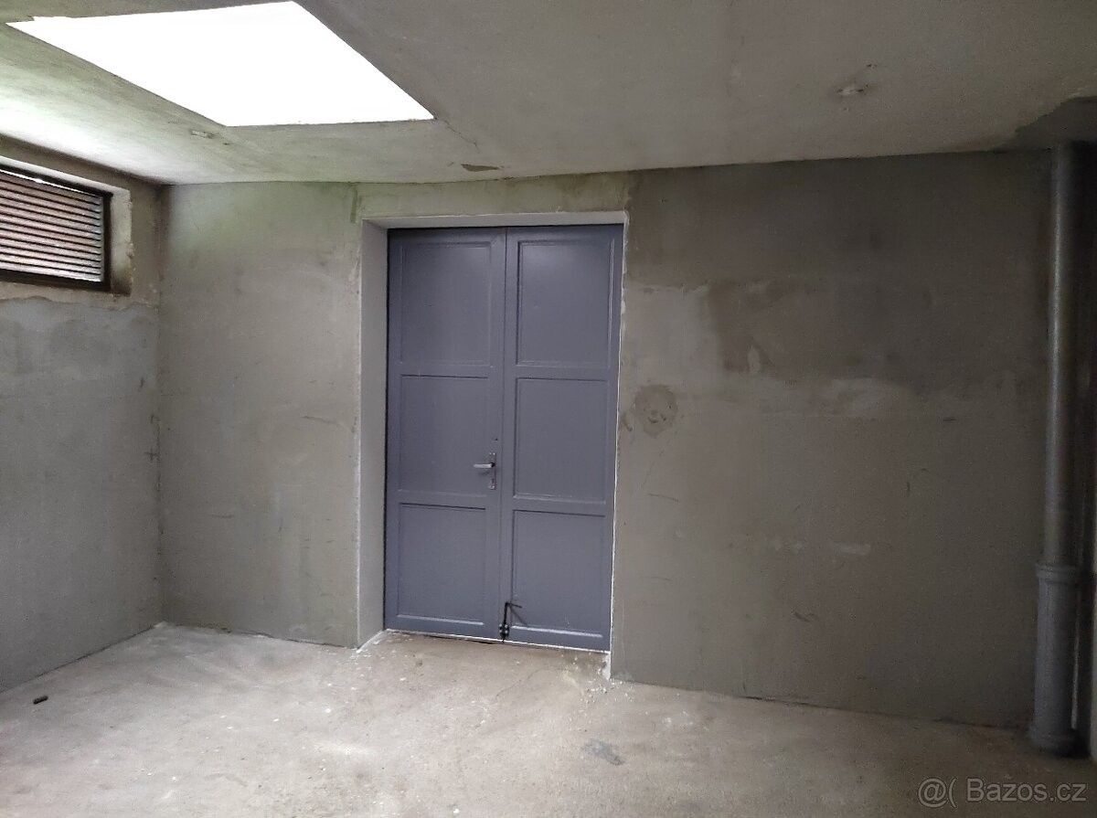 Garáže, Ostrava, 702 00