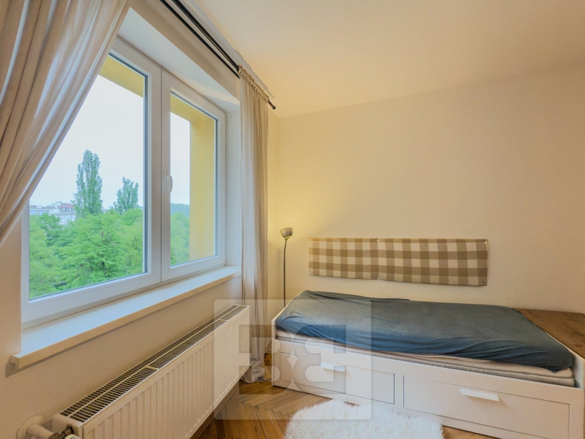 1+kk, Petrohradská, Praha, 28 m²