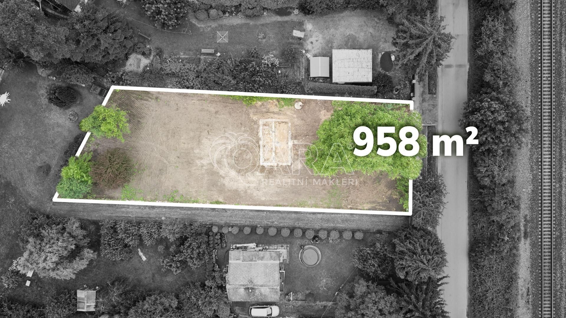 Pozemek pro bydlení, 958 m²