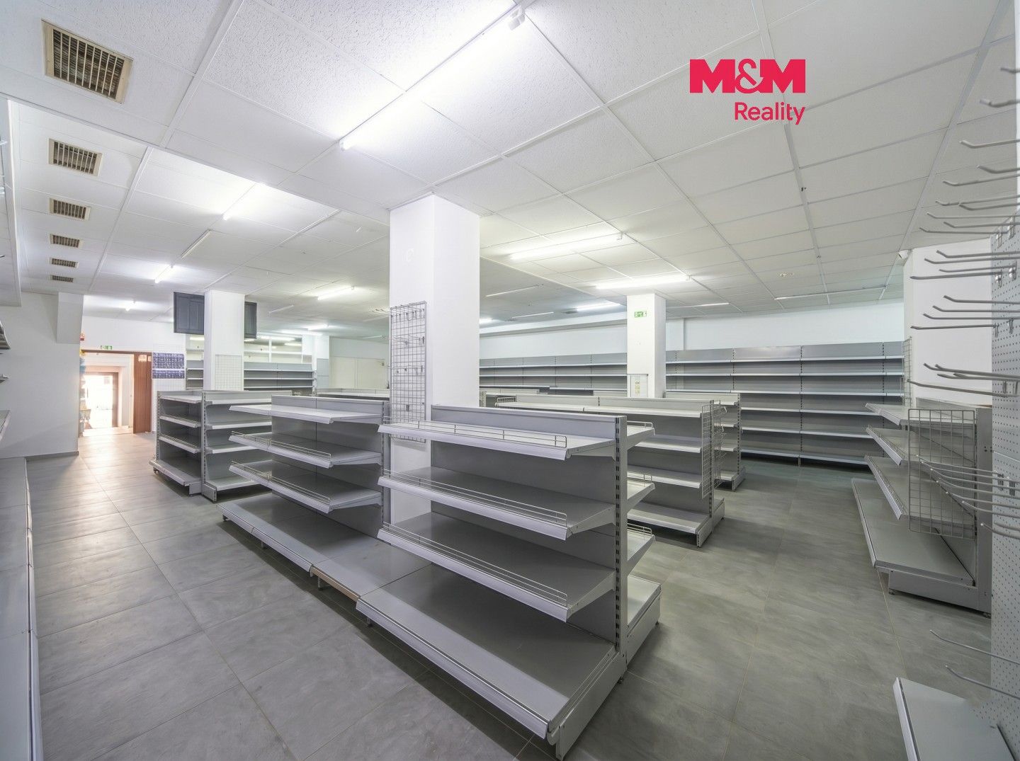 Obchodní prostory, náměstí Míru, Svitavy, 263 m² - 1