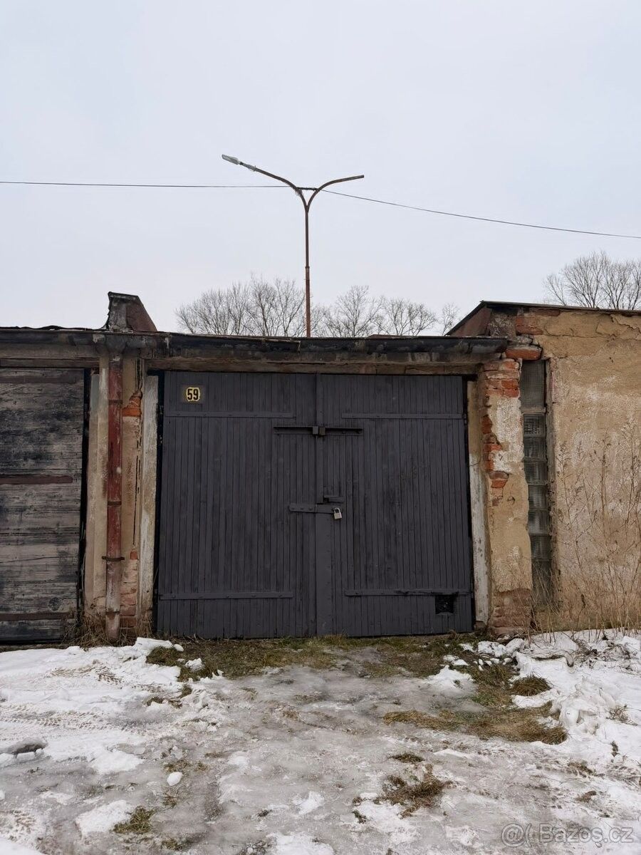 Garáže, Obrnice, 435 21