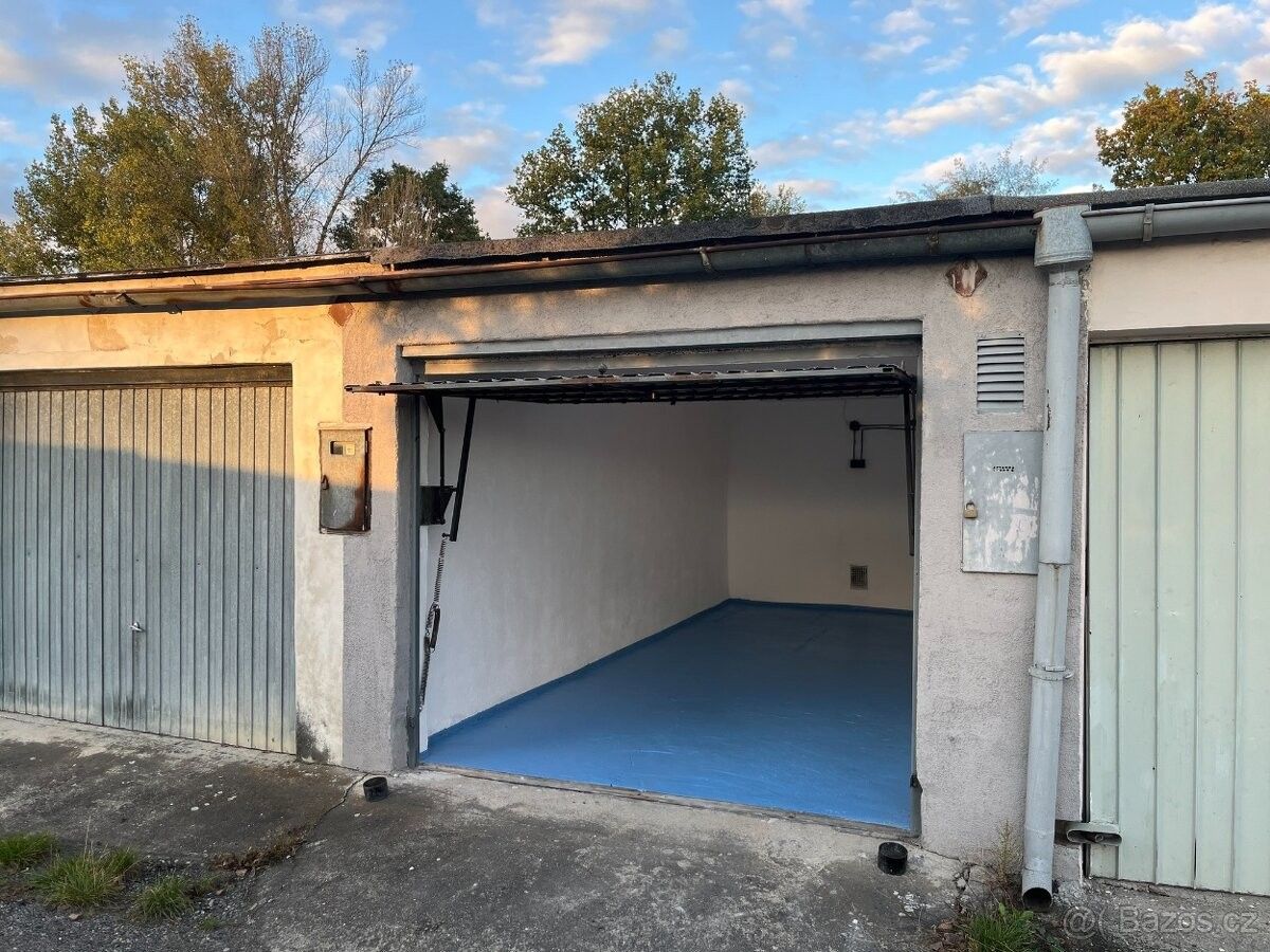 Garáže, Kly, 277 41