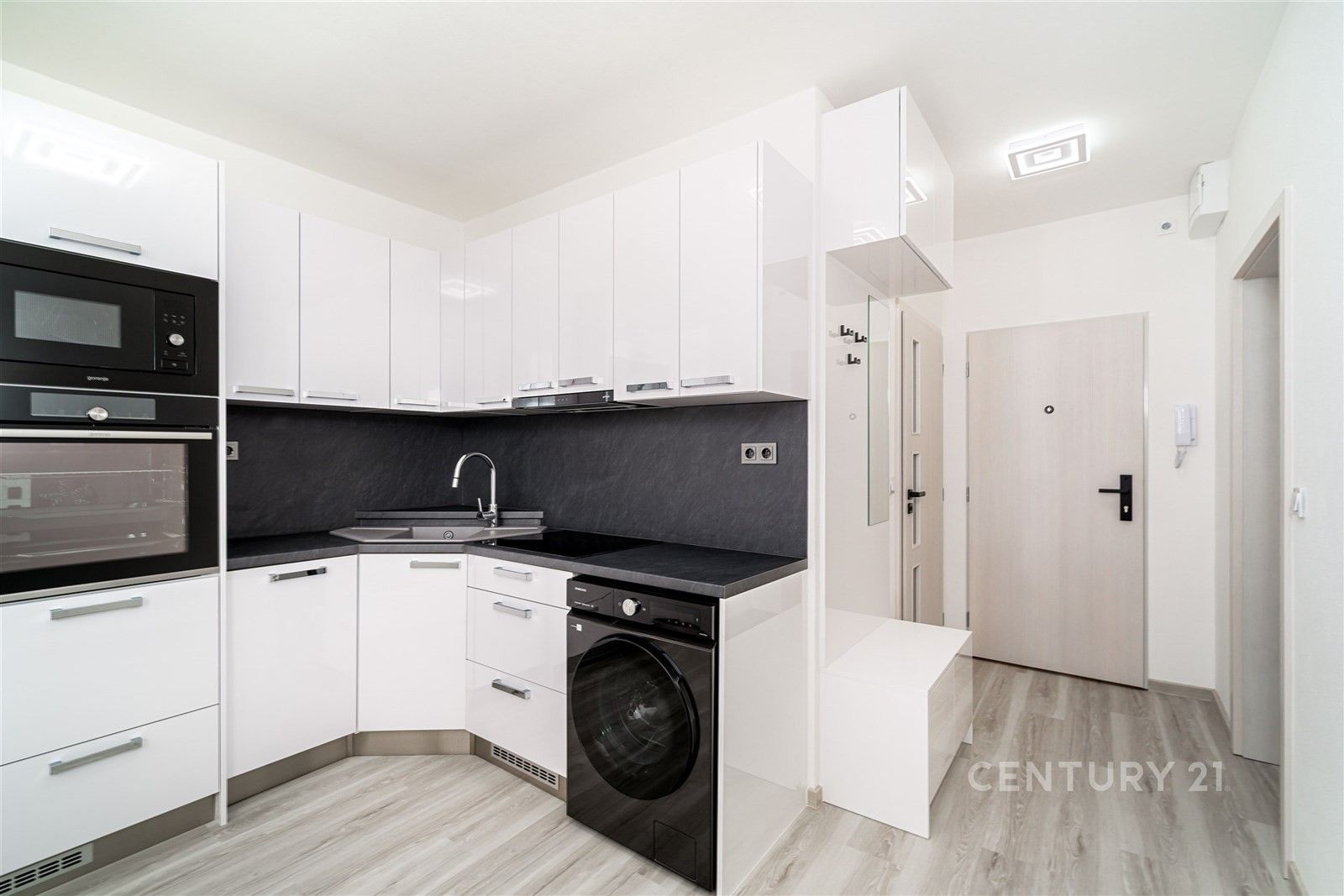 1+1, Vídeňská třída 3279, Znojmo, 33 m² - 1