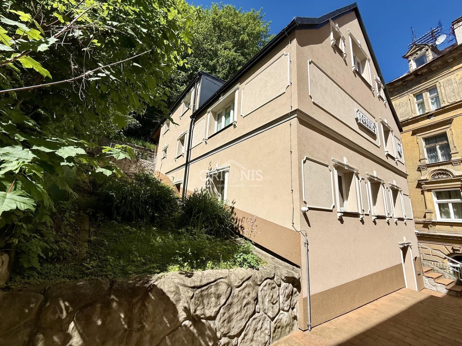 Rodinné domy, Zámecký vrch, Karlovy Vary, 351 m² - 2