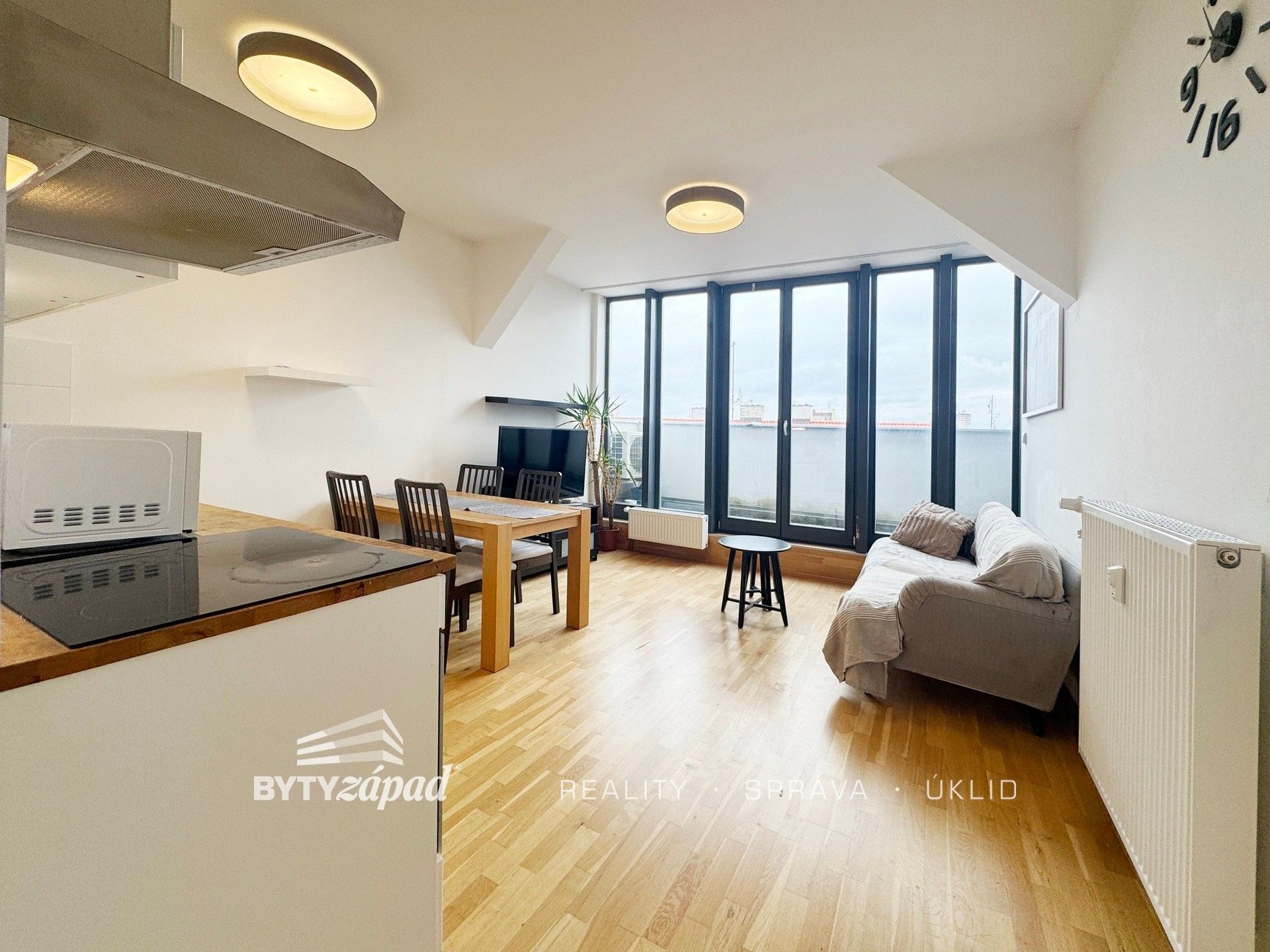 Pronájem byt 2+kk - Pod Všemi svatými 441, Plzeň, 43 m²