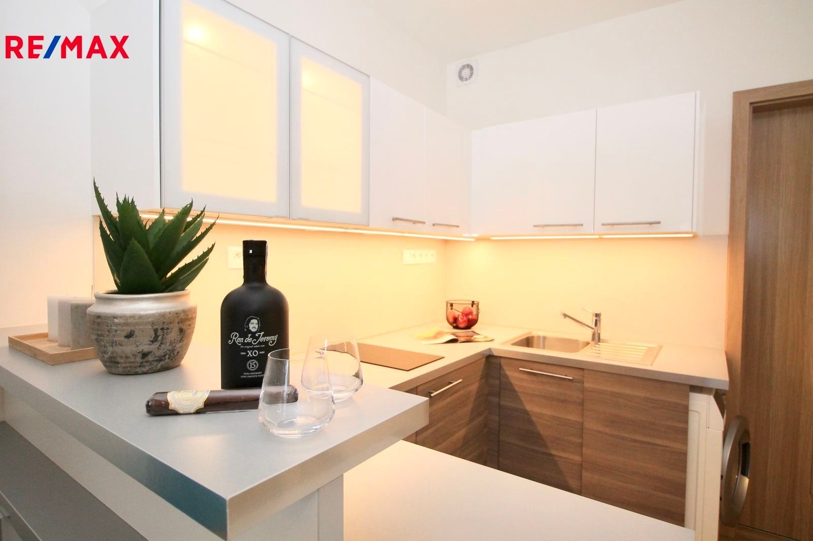 Pronájem byt 1+kk - Nad úžlabinou, Praha, 30 m²