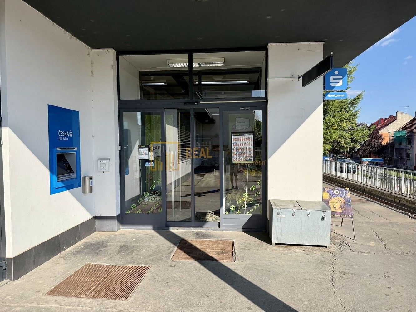 Obchodní prostory, nám. Komenského, Hluk, okres Uherské Hradiště, 530 m² - 2