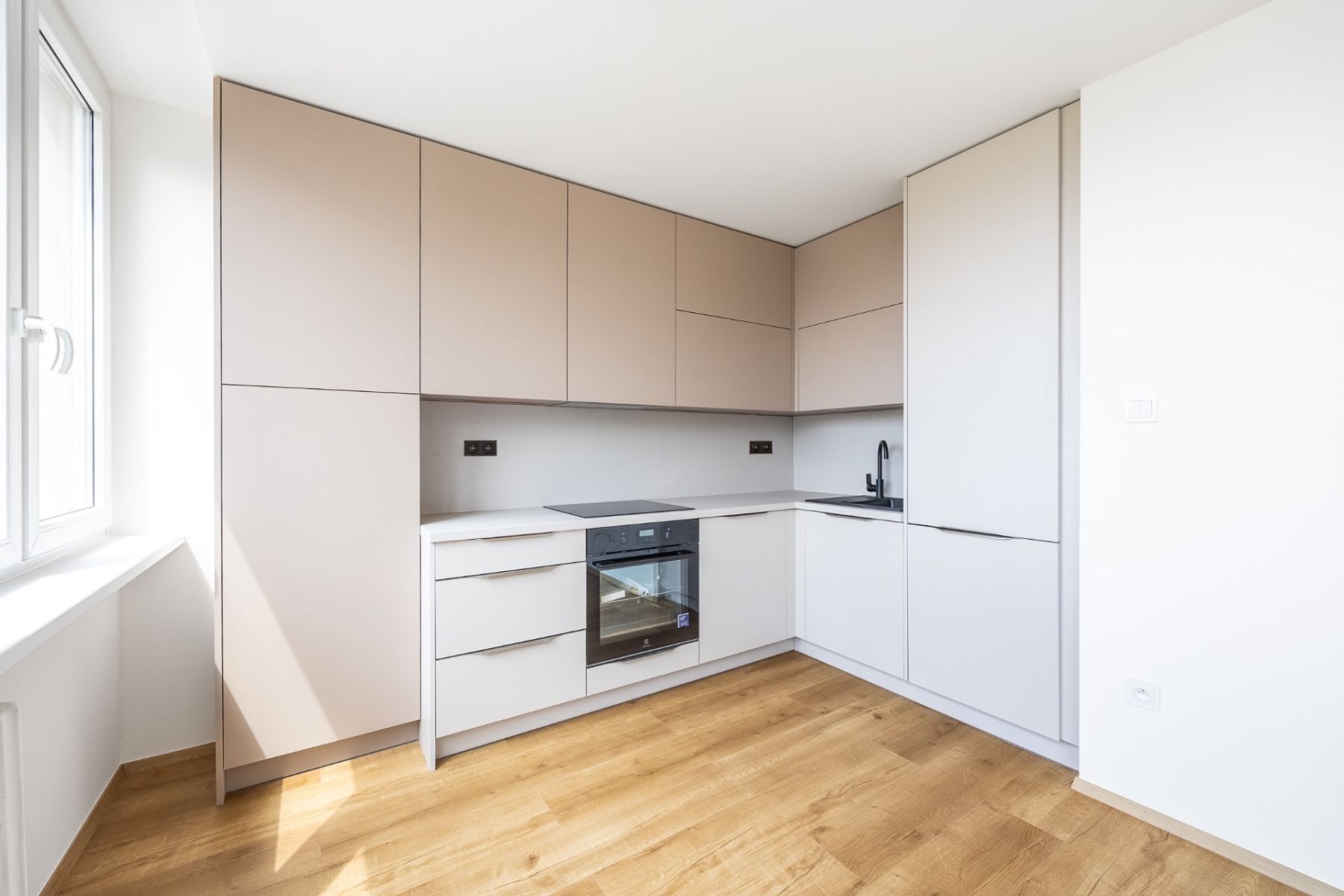 2+kk, Nekvasilova, Praha - Karlín, 42 m² - 1