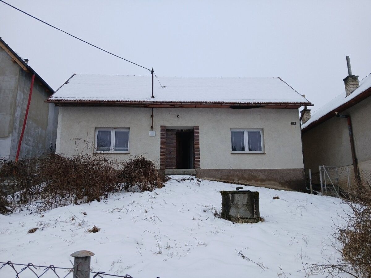 Rodinné domy, Březůvky, 763 45