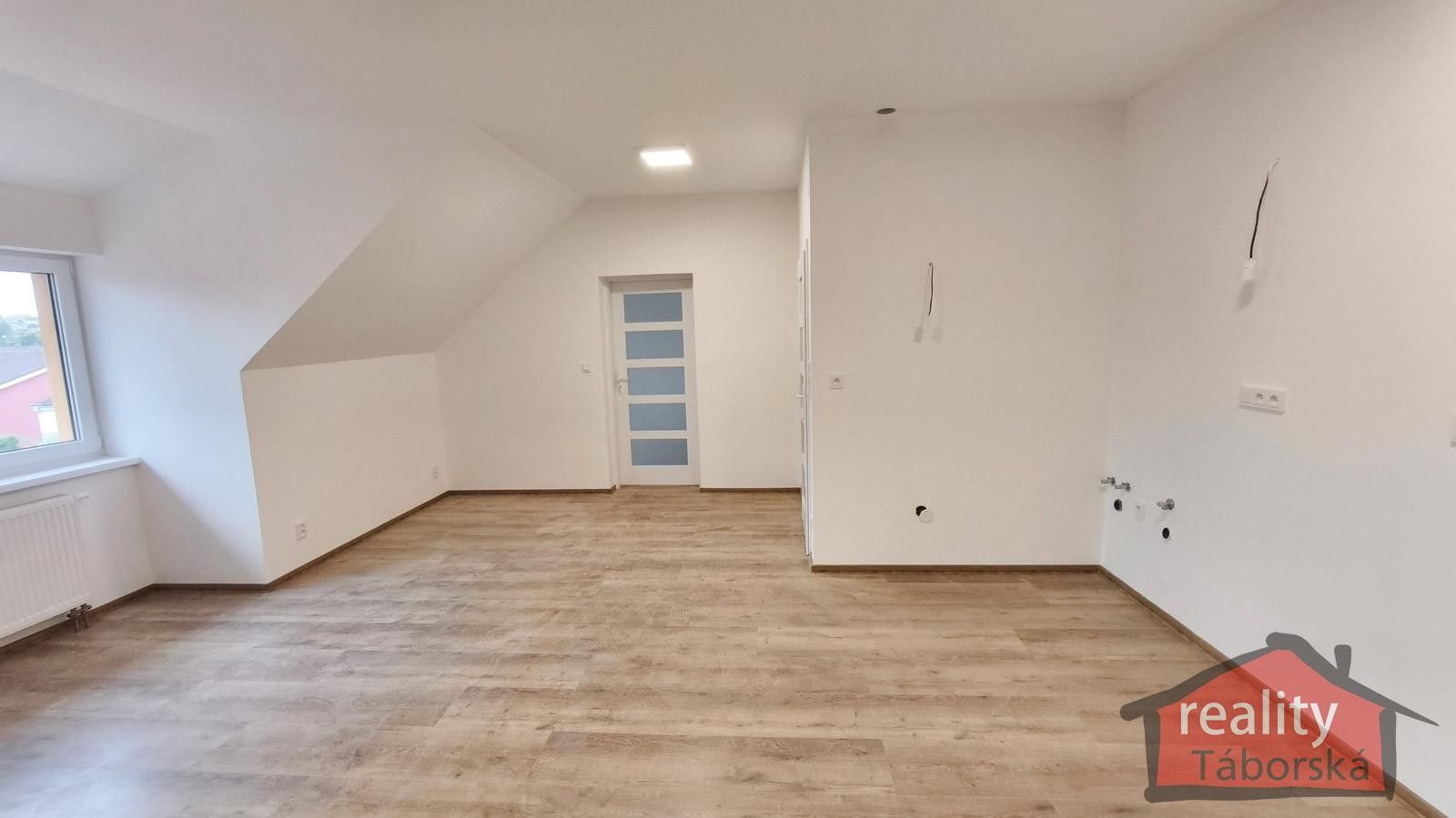 Prodej byt 2+kk - Nupacká, Nupaky, 60 m²
