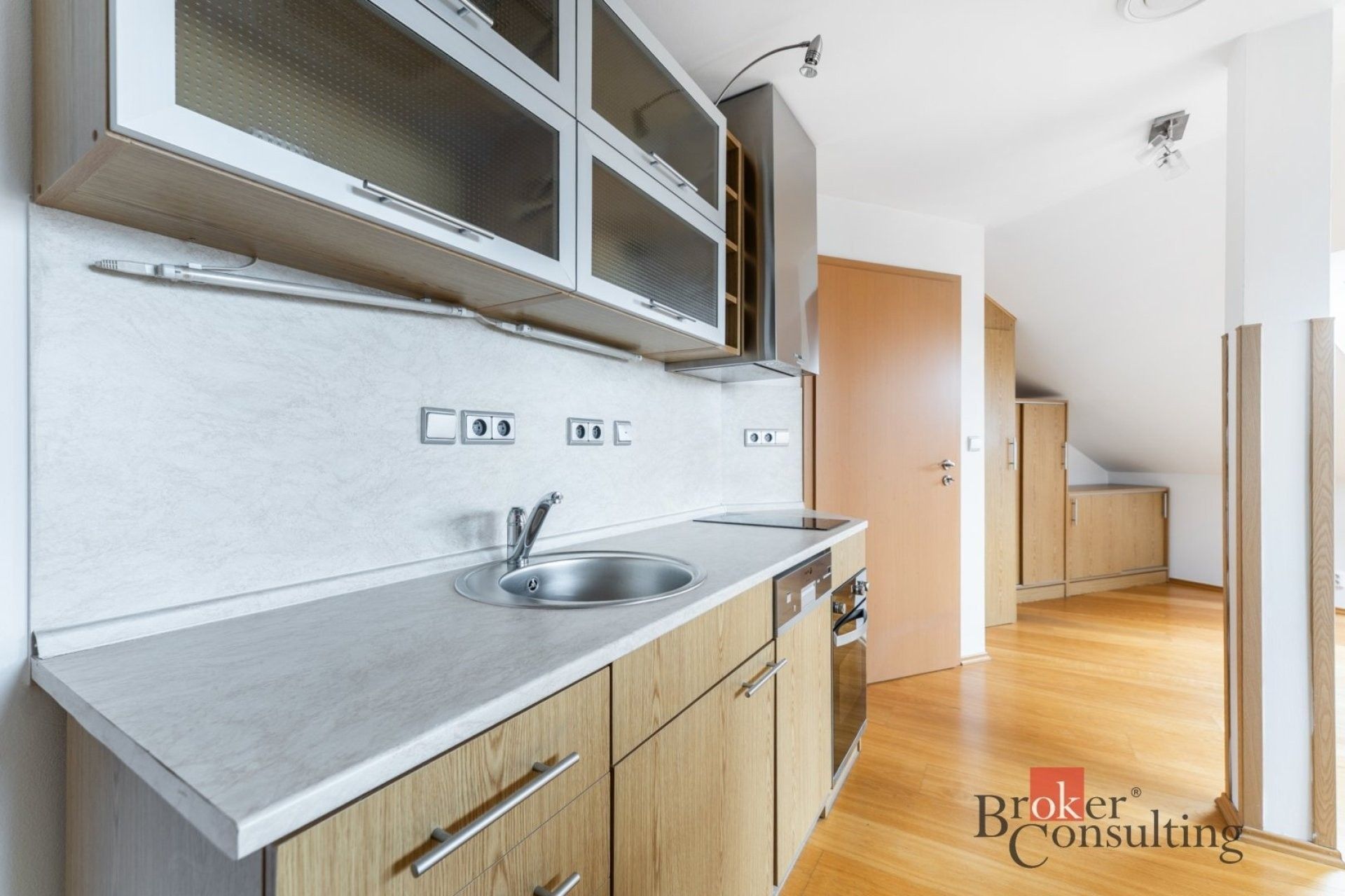 Byt 3+kk · 101 m² · Suchdolské náměstí, Praha - 3